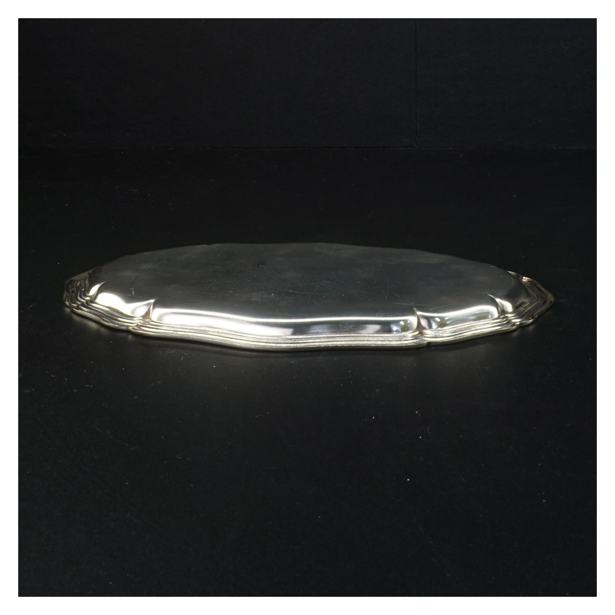 Sølvfarvet bakke (str. 25 x 16 cm)
