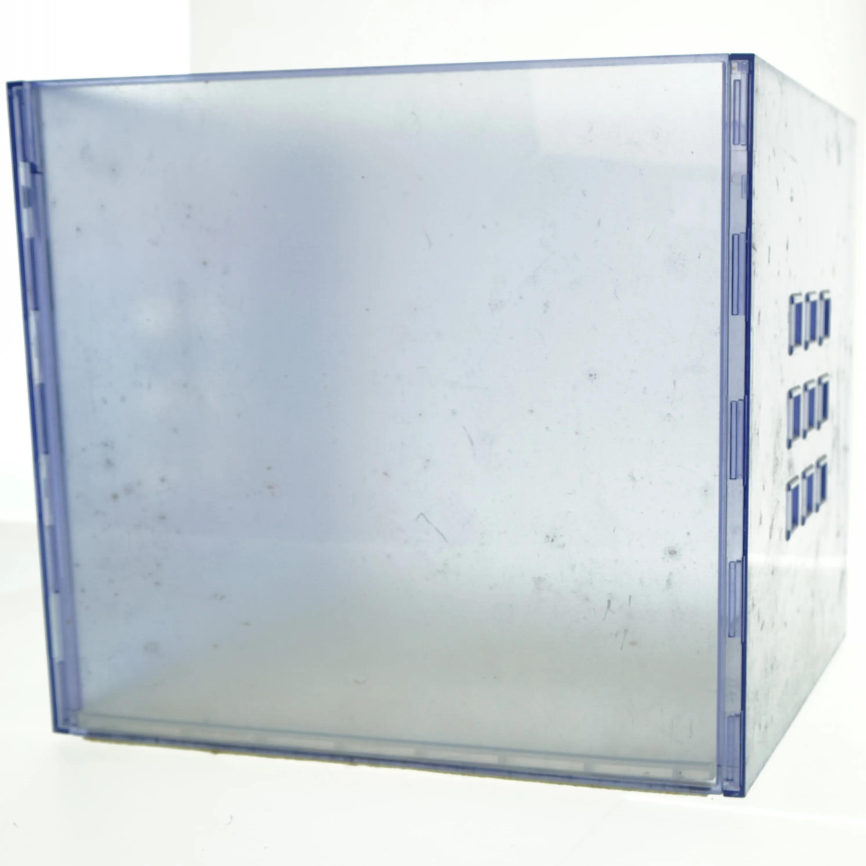 Gennemsigtig akrylkasse (str. 37 x 33 x 33,5 cm)