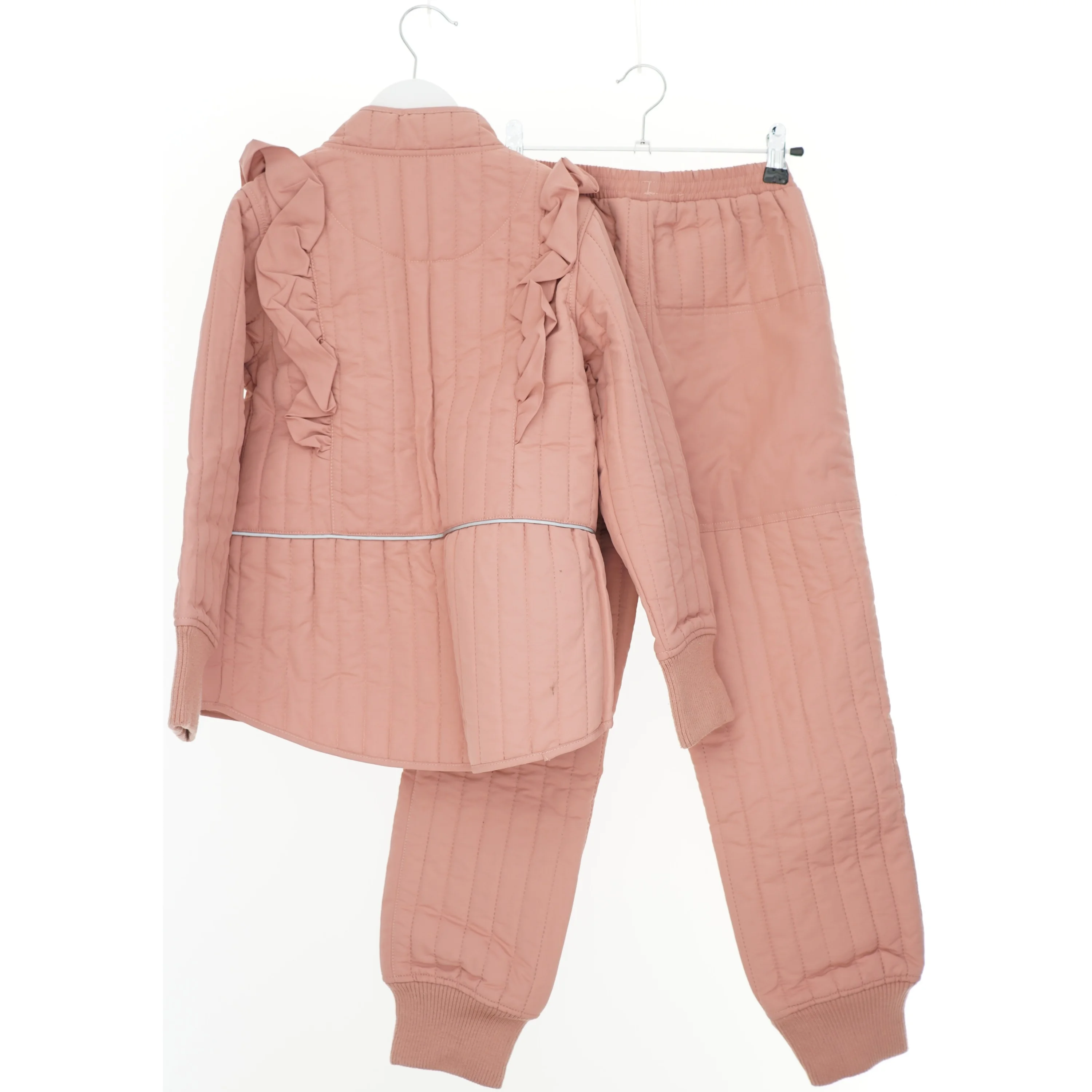 Termosæt med flæser fra En Fant (str. 134)