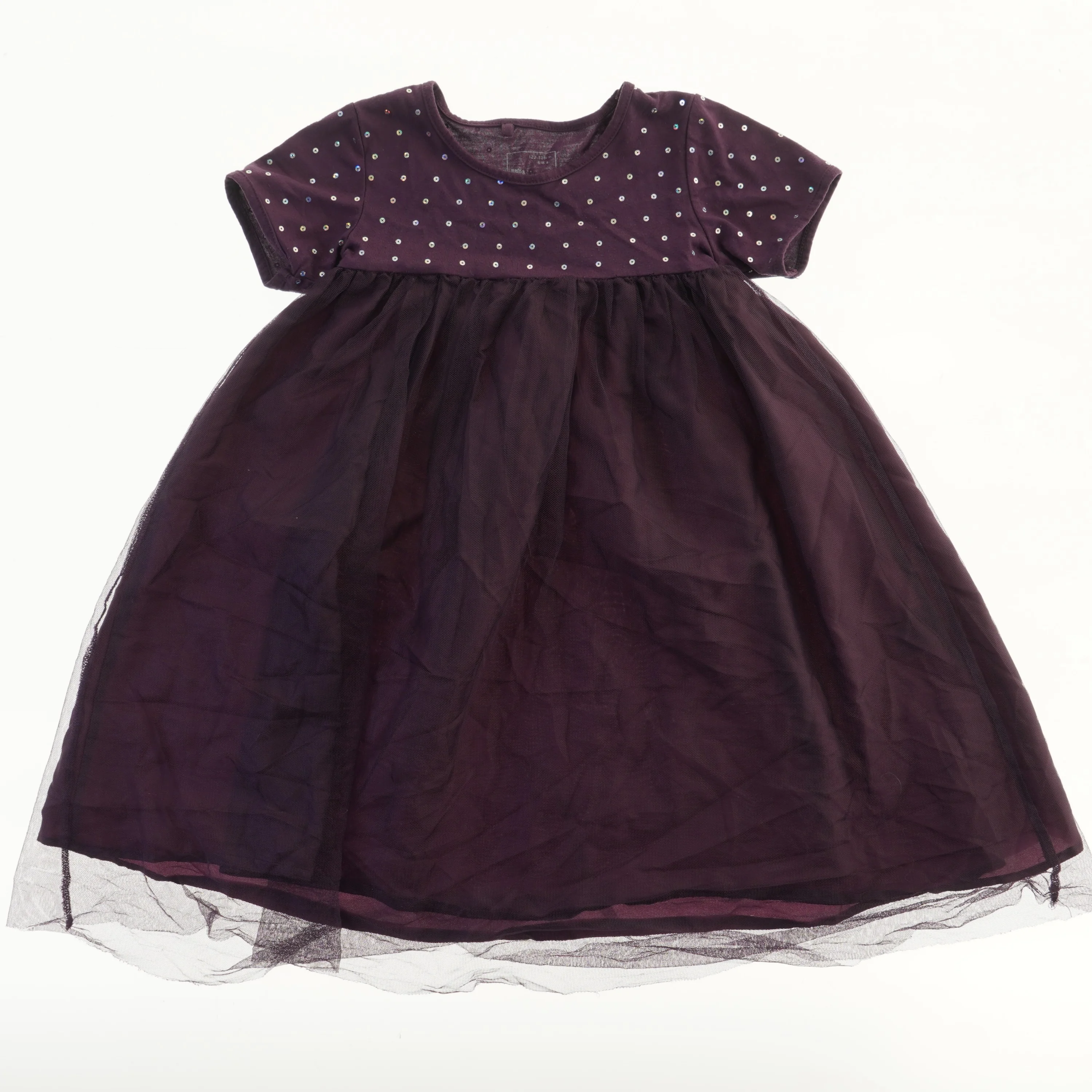 Kjole med glitrende detaljer fra Mads & Mette (str. 122)