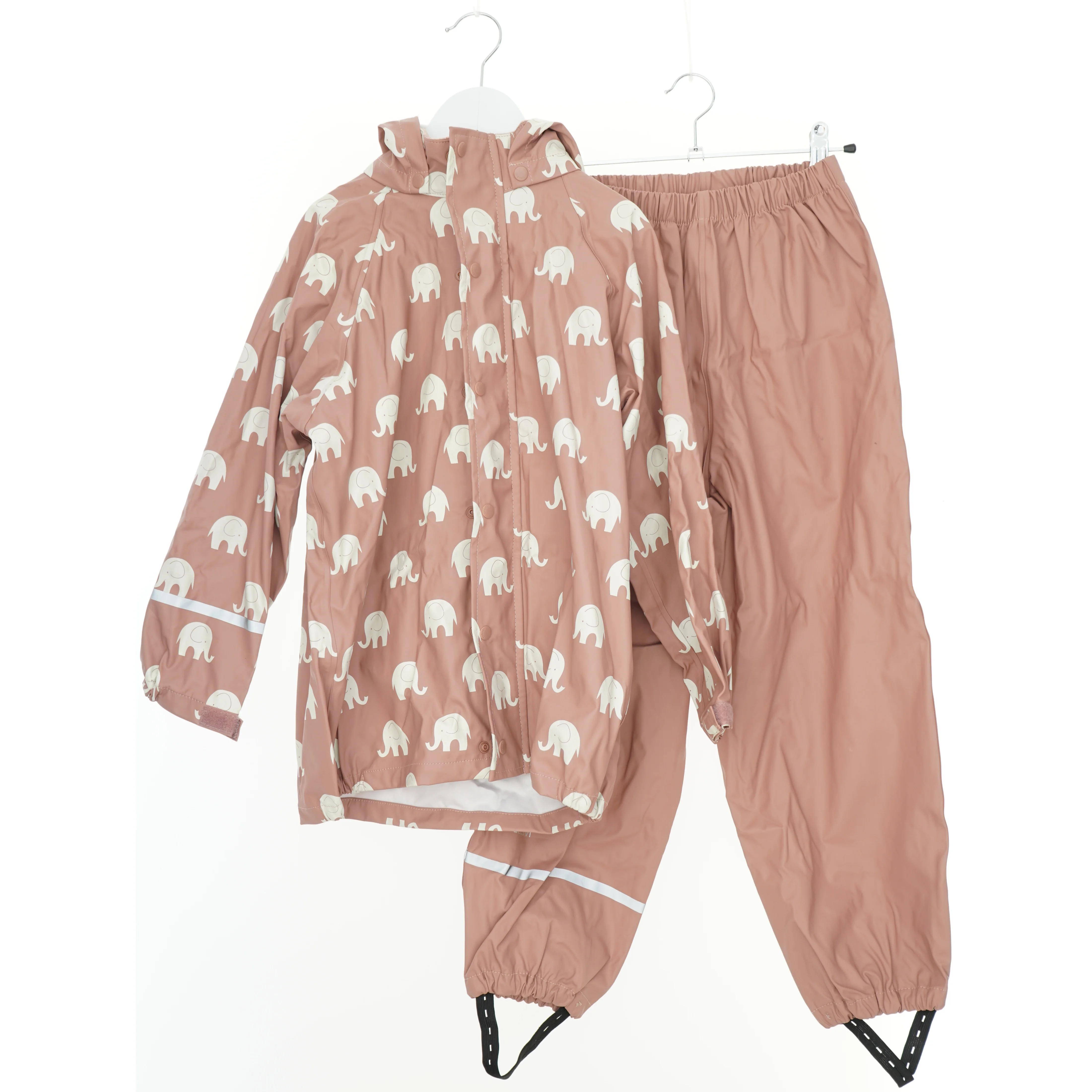 Lyserødt regnsæt med elefantmønster fra CeLaVi (str. 134)