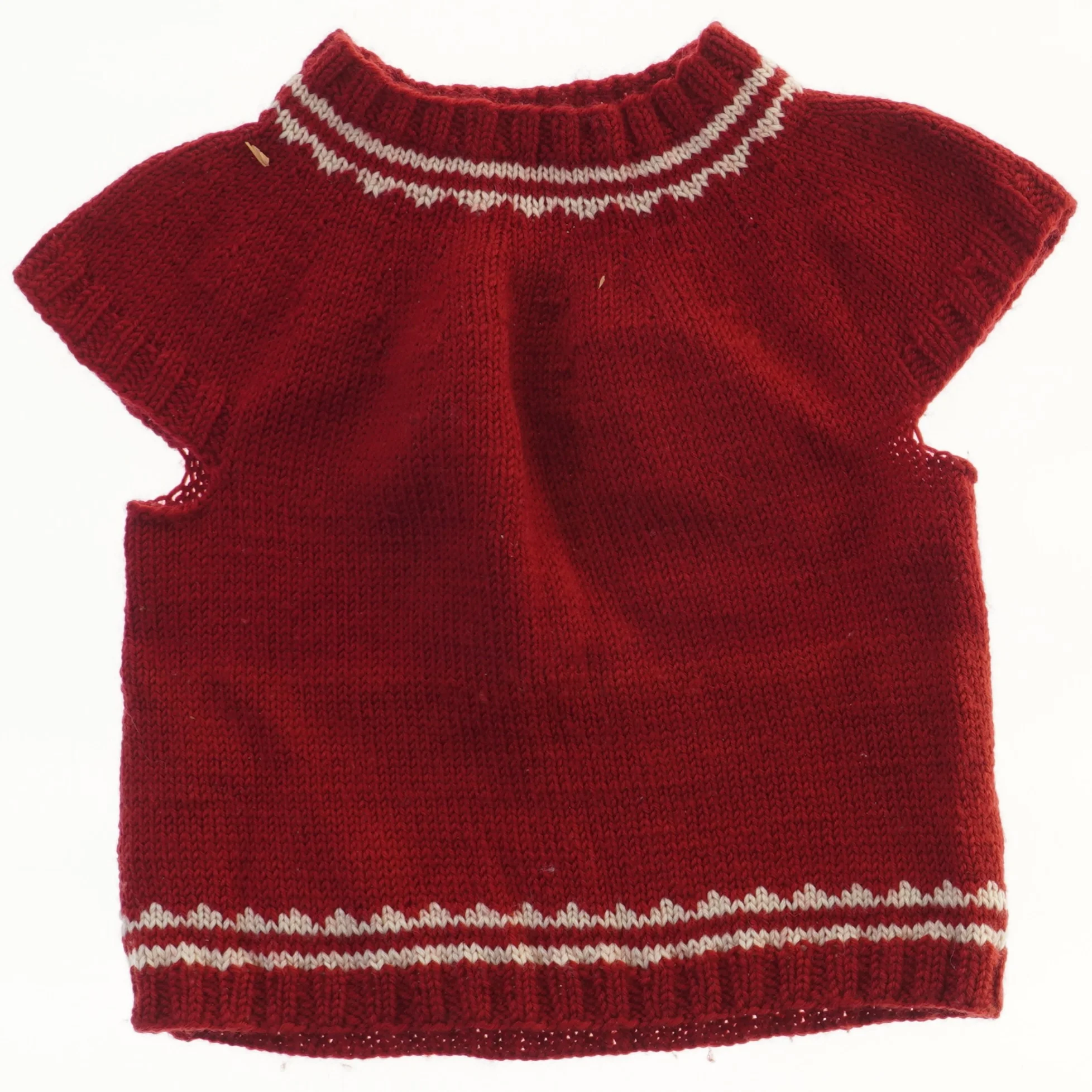 Rød strikket bluse (str.  længde 38 cm, bryst 30 cm)