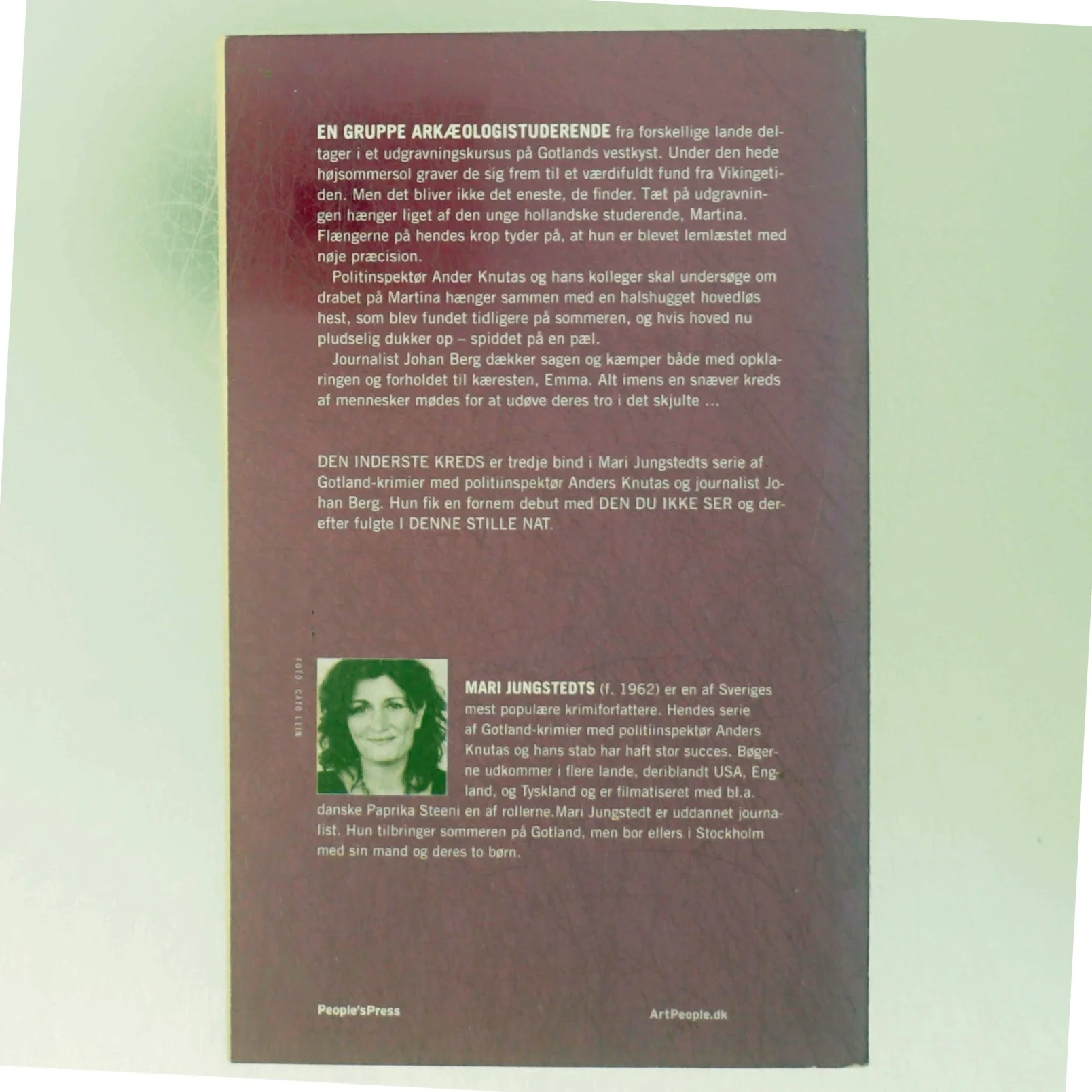 Kriminalroman 'DEN inderste KREDS' fra People'sPress