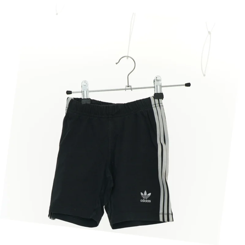 Shorts fra Adidas (str. 98 cm)