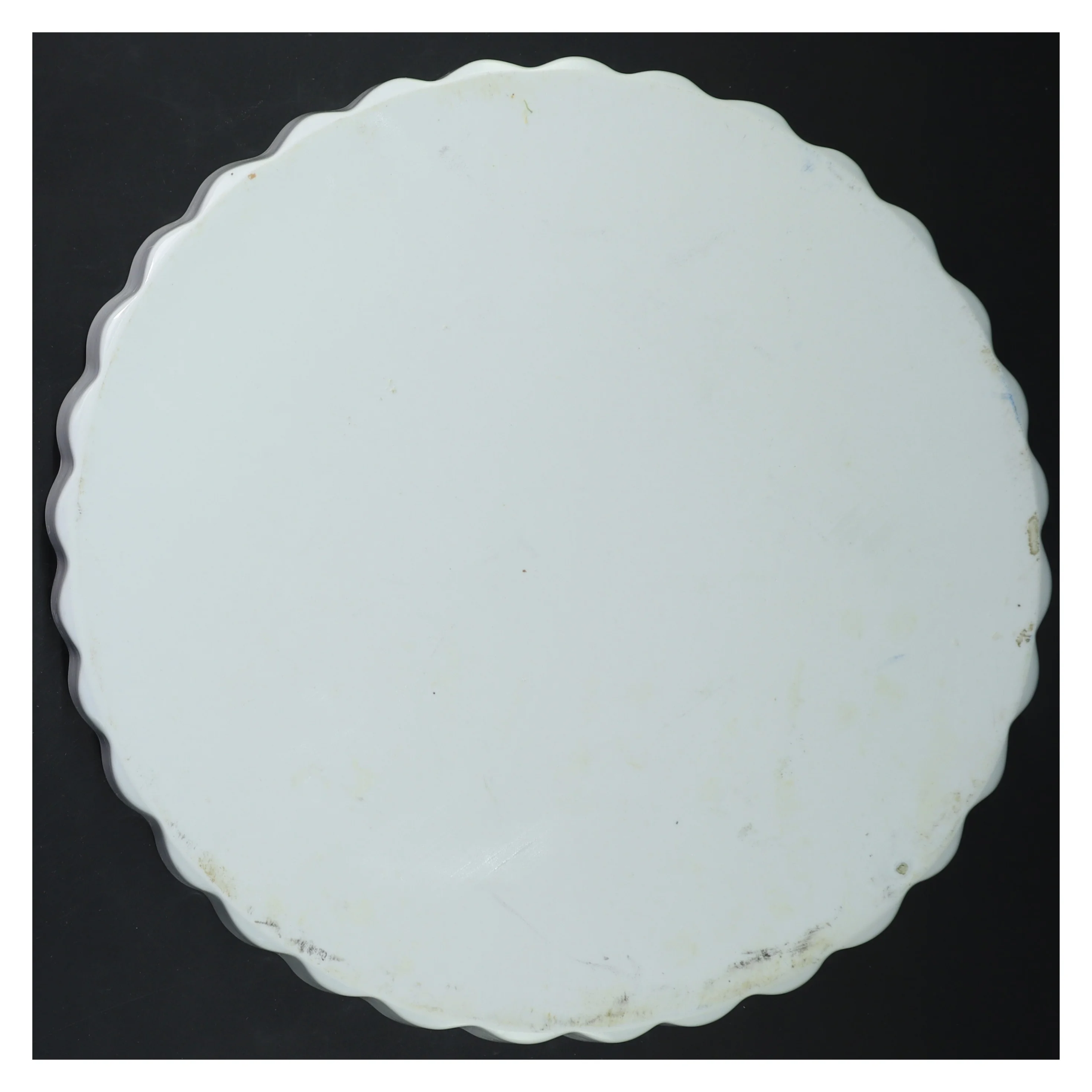 Hvidt tærtefad i keramik (str. Ø 30 cm)