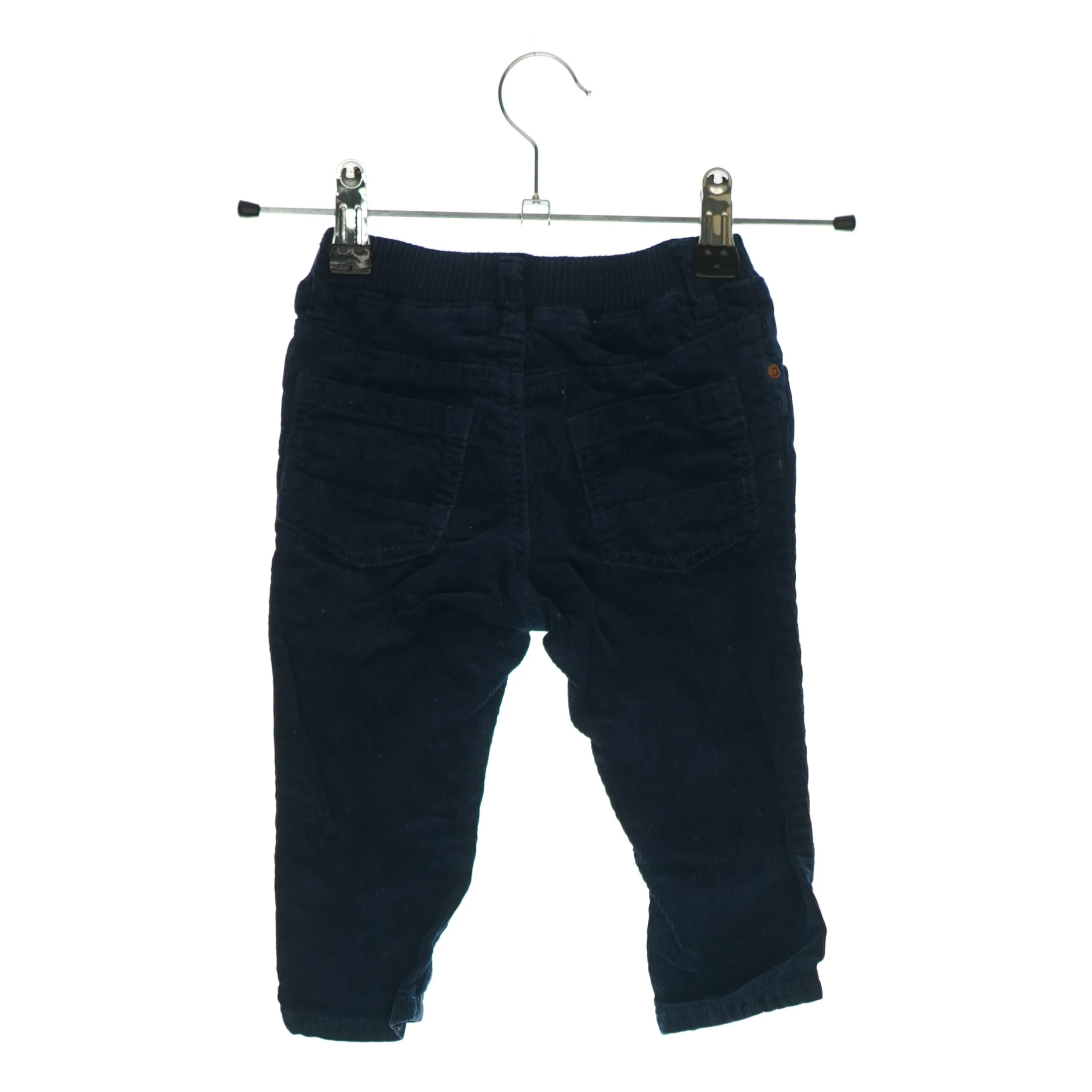 Fløjlsbukser fra H&M (str. 74)