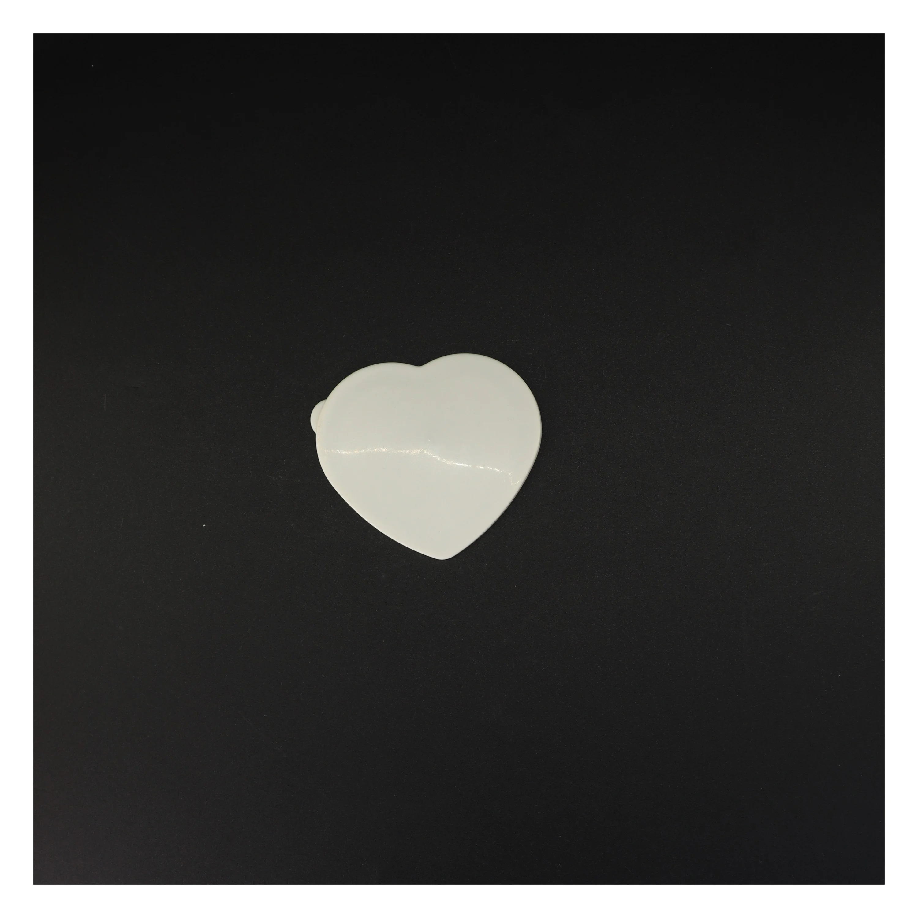 Hjerteformet låg (str. 11 og en halv cm x 10 cm)