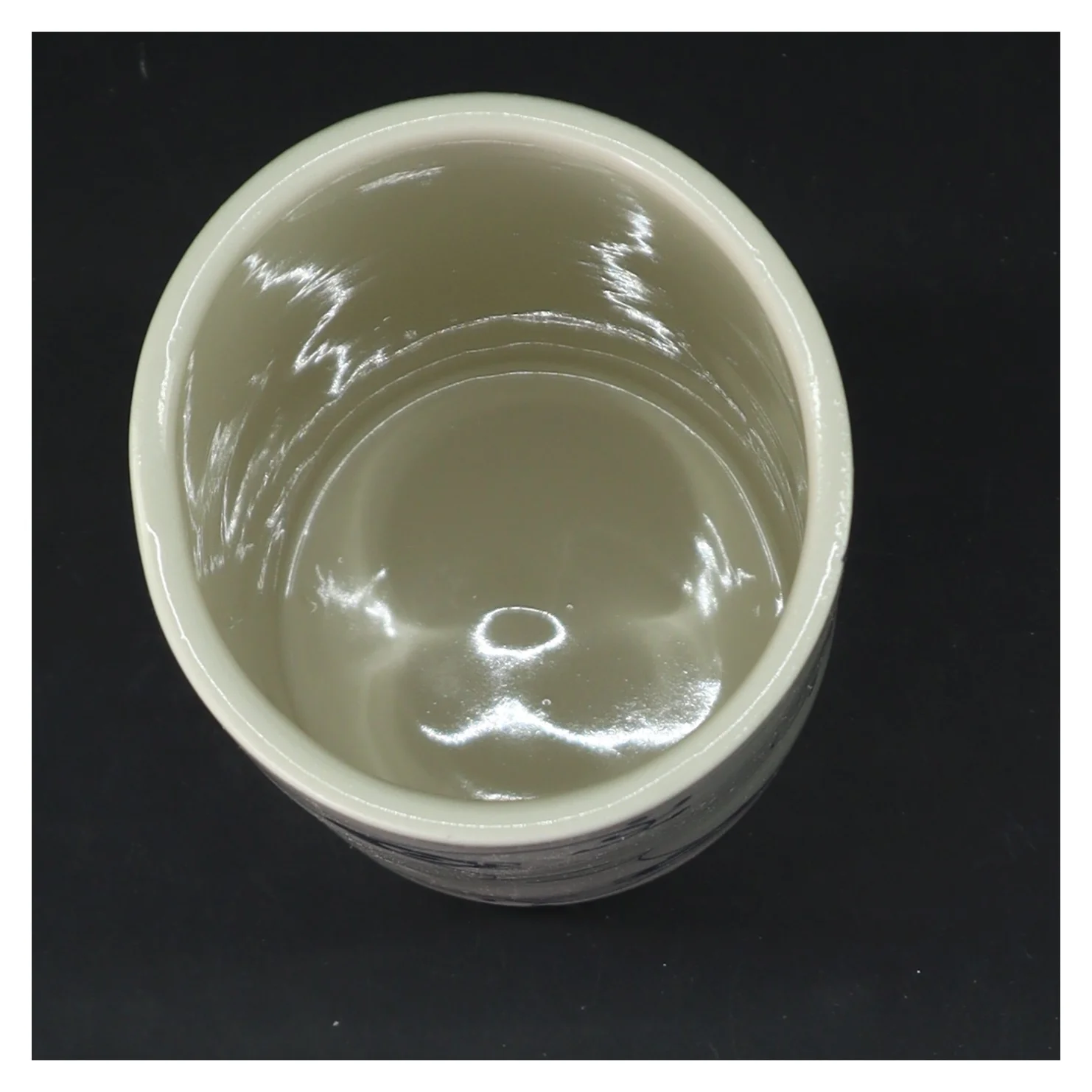 Porcelæns vase med blomstermønster (str. Ø 9 cm længde 19 cm)