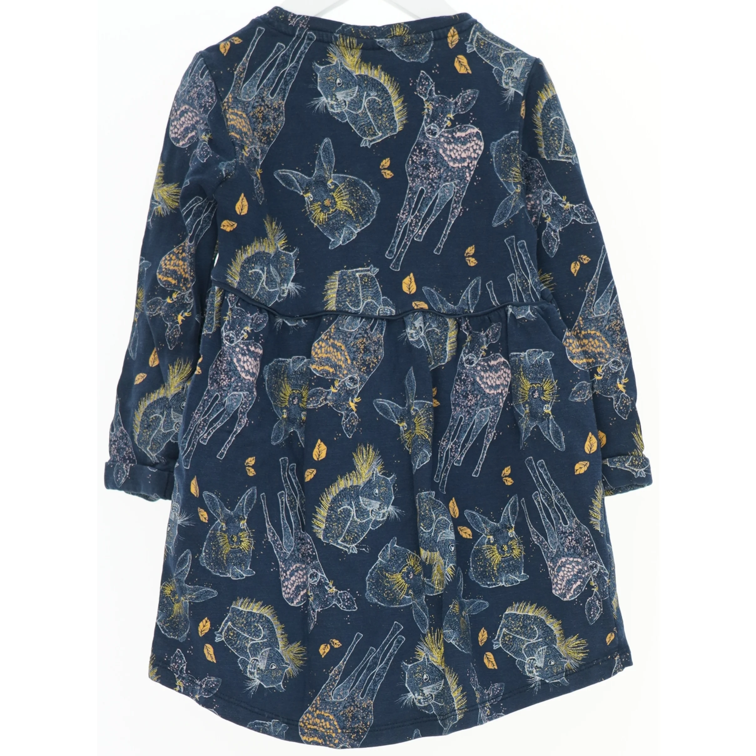 Langærmet kjole med skovens dyr og gyldne detaljer fra Name It (str. 98)