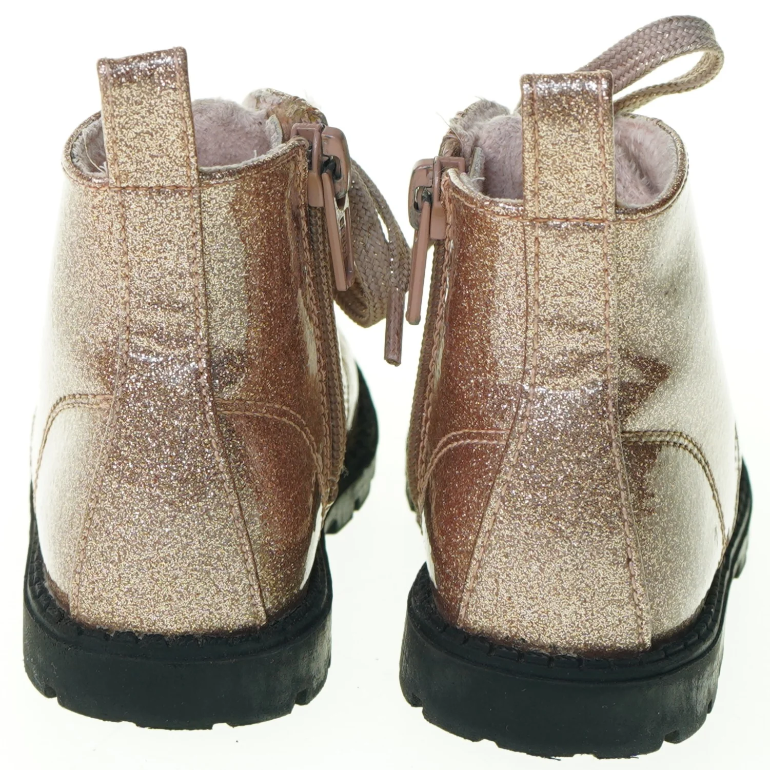 Støvlet med glitter fra H&M str. 20-21