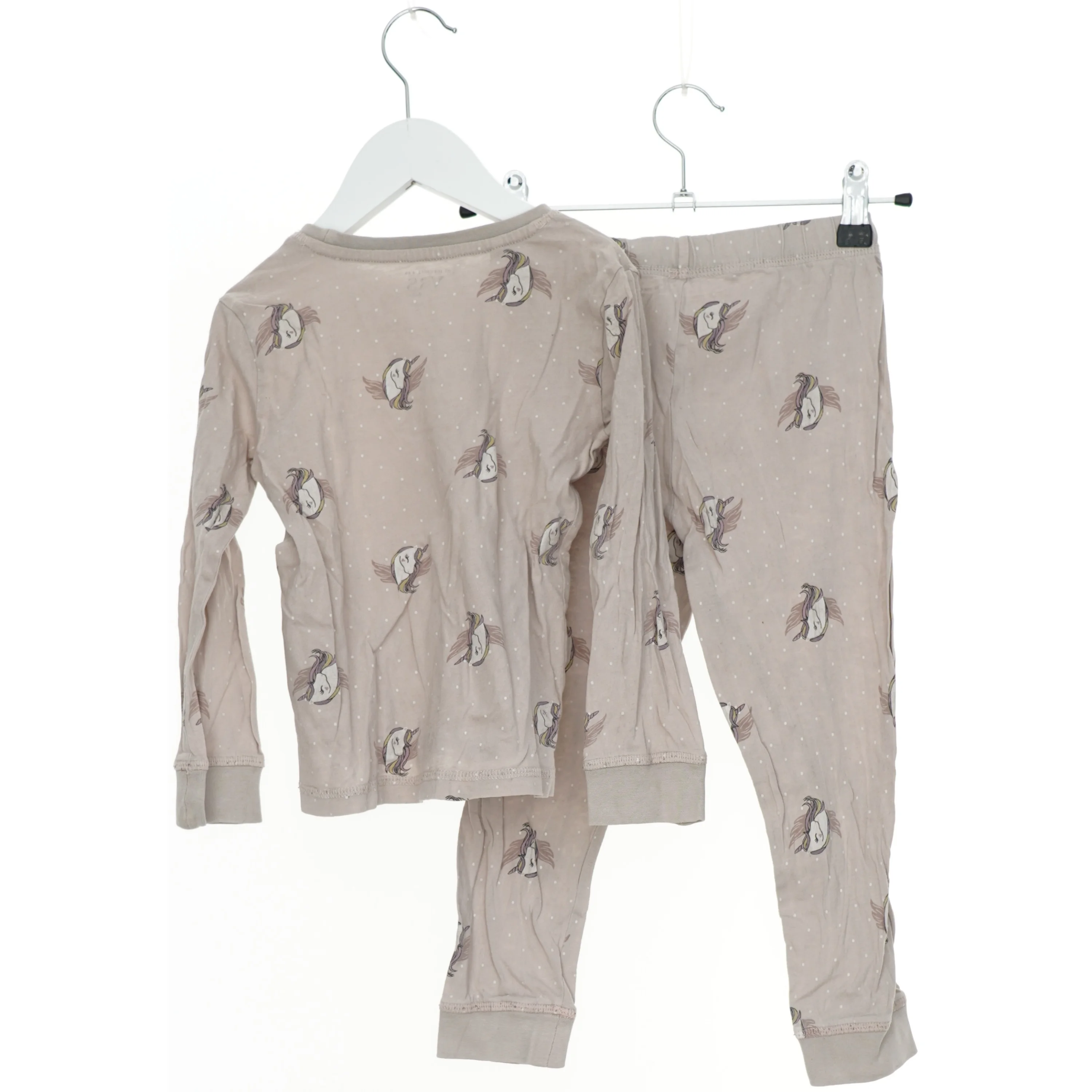 Nattøjssæt med enhjørninge motiv fra VRS (str. 98)