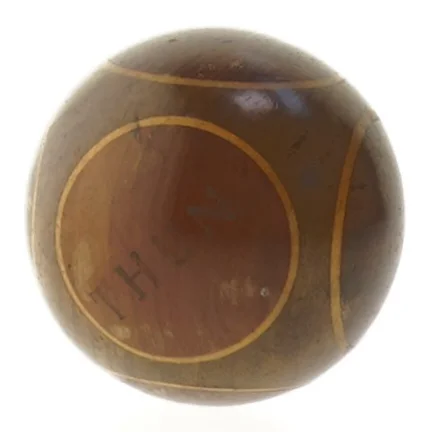 Antik trækugle (19. century inlaid ball) af tre træsorter (str. Ø 6 cm)