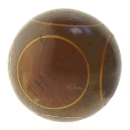Antik trækugle (19. century inlaid ball) af tre træsorter (str. Ø 6 cm)