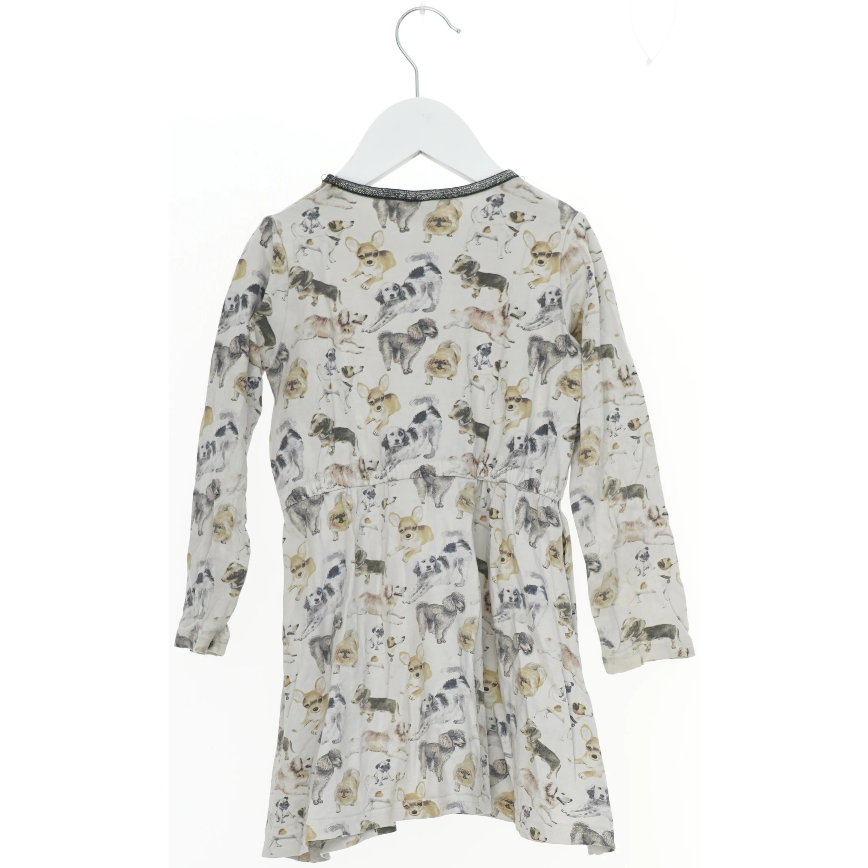 Langærmet kjole med hundemønster fra Hust & Claire (str. 98)