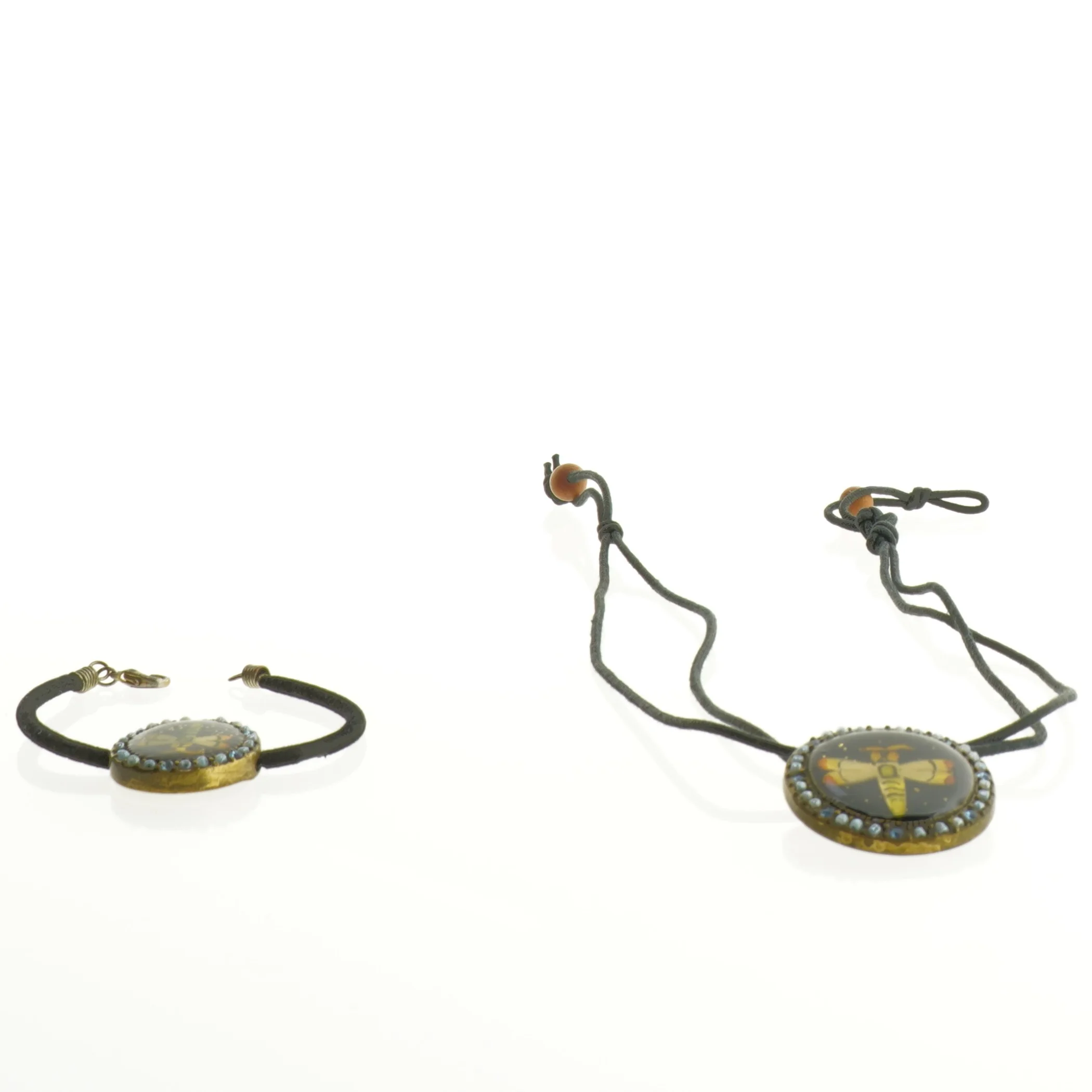 Smykkesæt med guldsmede (armbånd og halskæde)