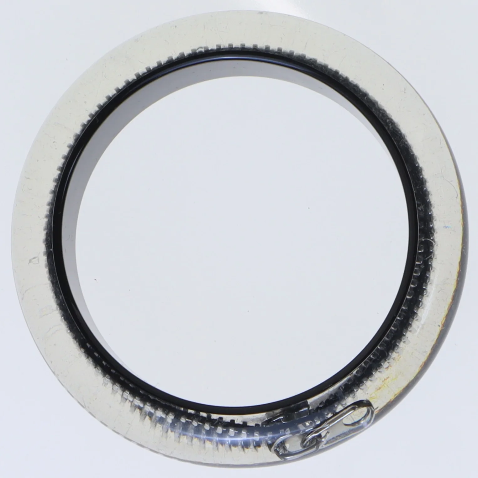 Armbånd med lynlåsdesign - gotisk, punk, heavy metal styling