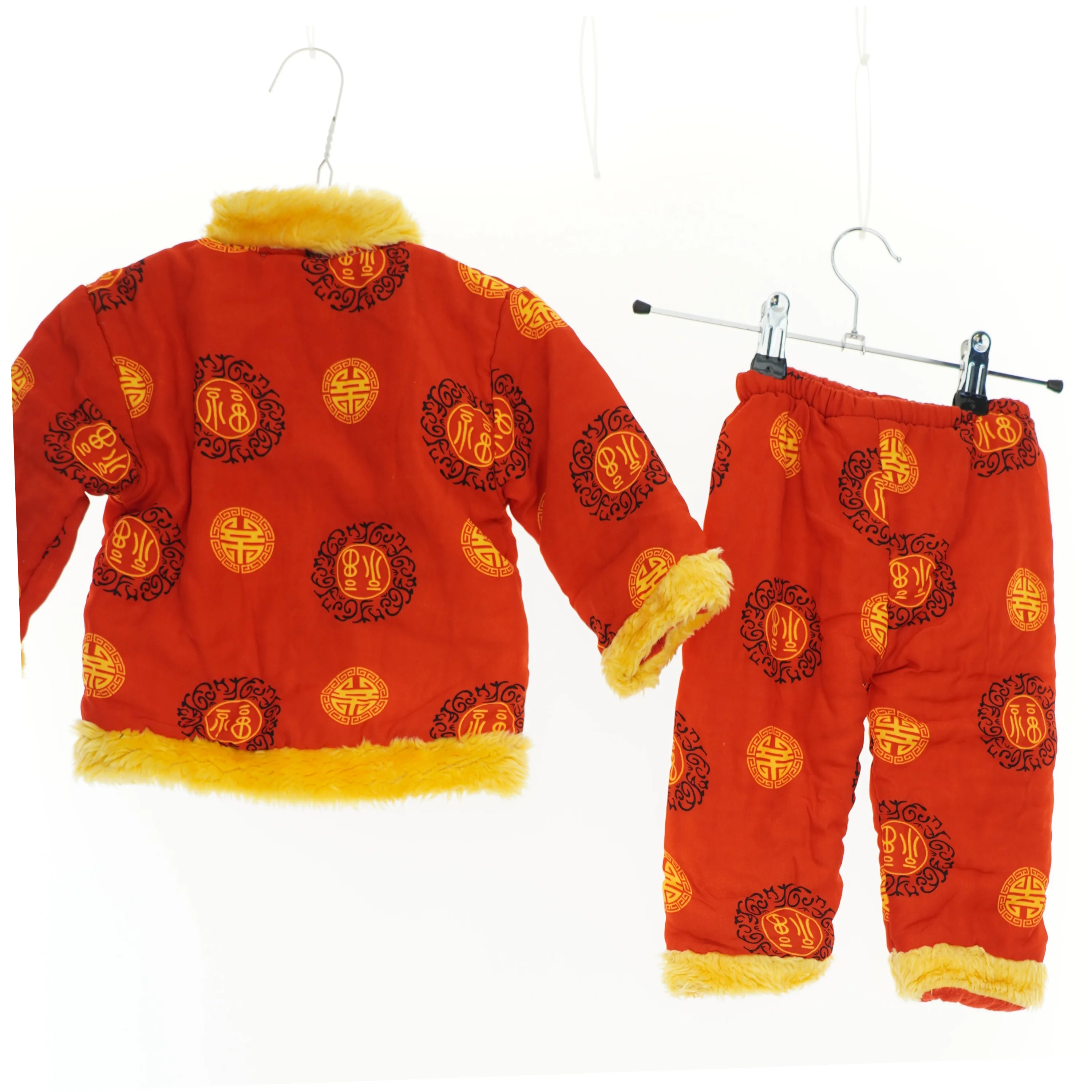 Tøjsæt i kinesisk stil, rødt med gyldne detaljer (str. 80)