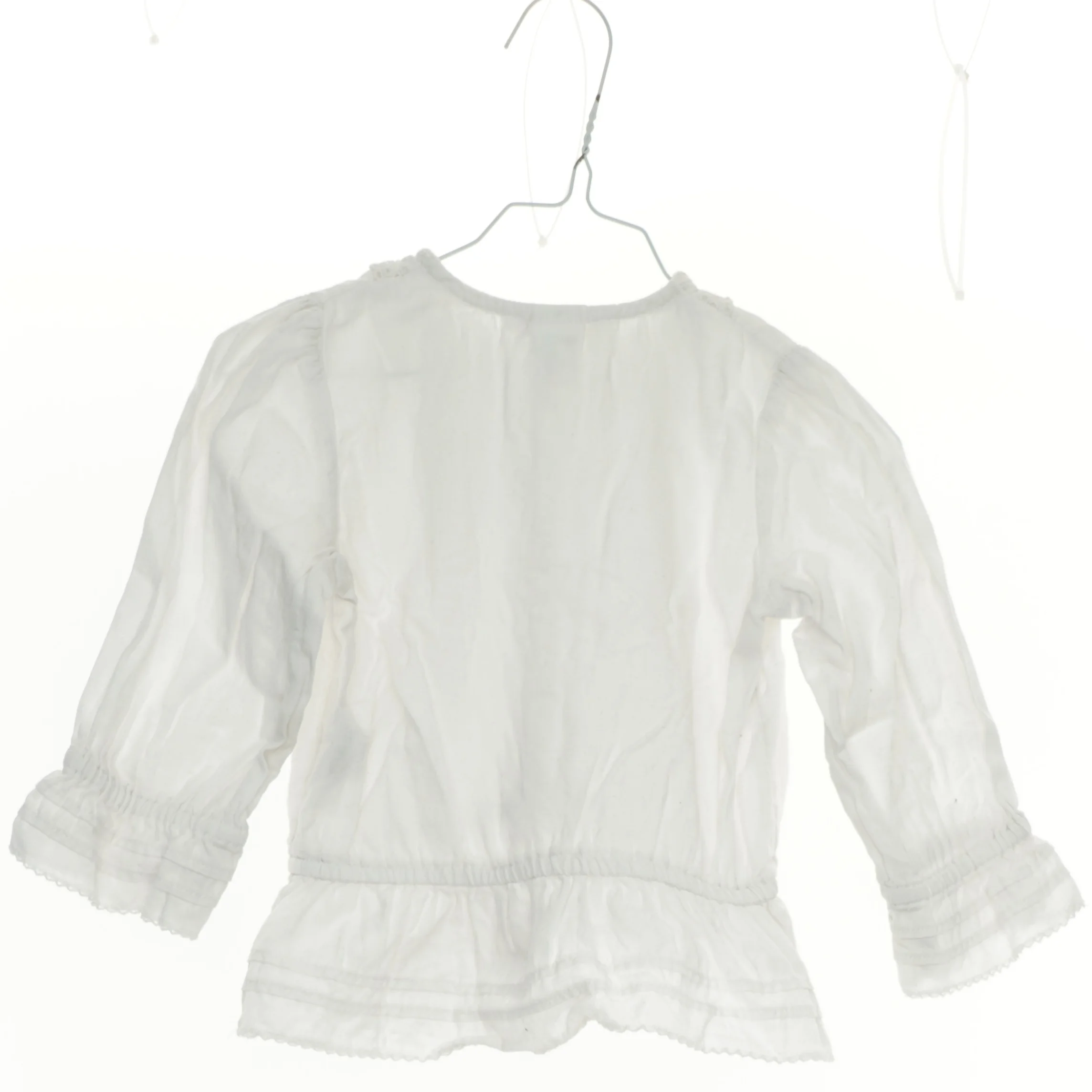 Hippie-bluse med blonder, flæser og knapper, H&M (str. 80)