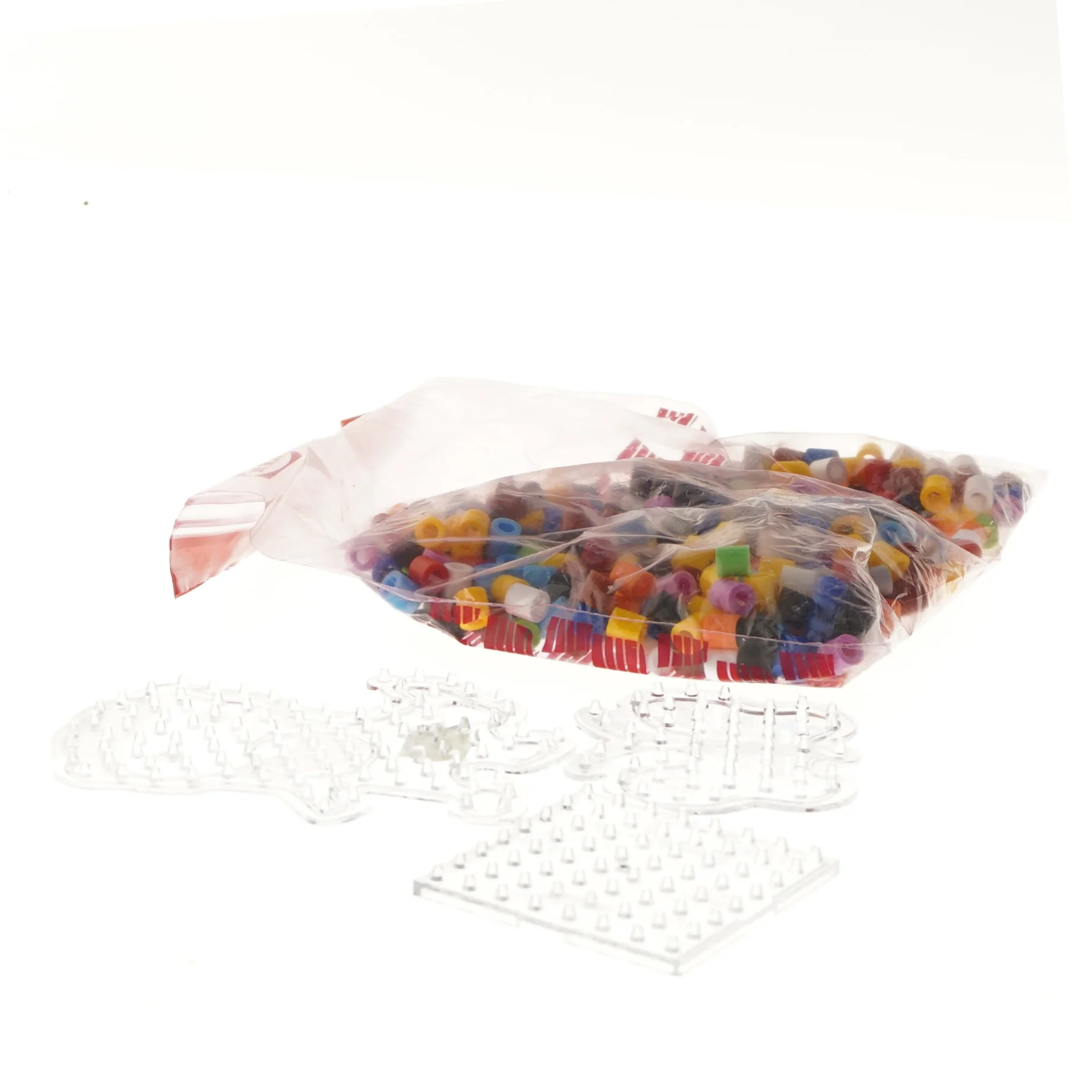 Tre Maxi perleplader og pose med Maxi-perler