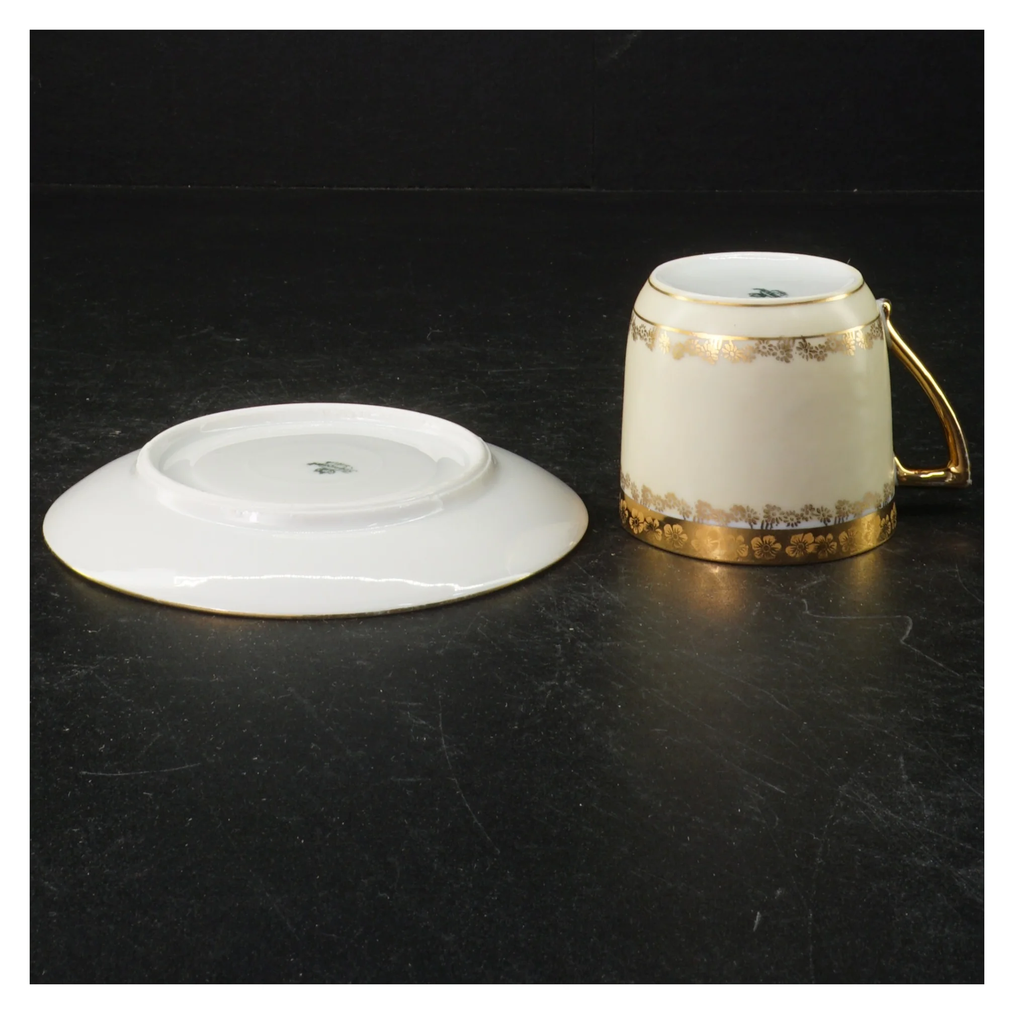 Porcelænskop og underkop sæt