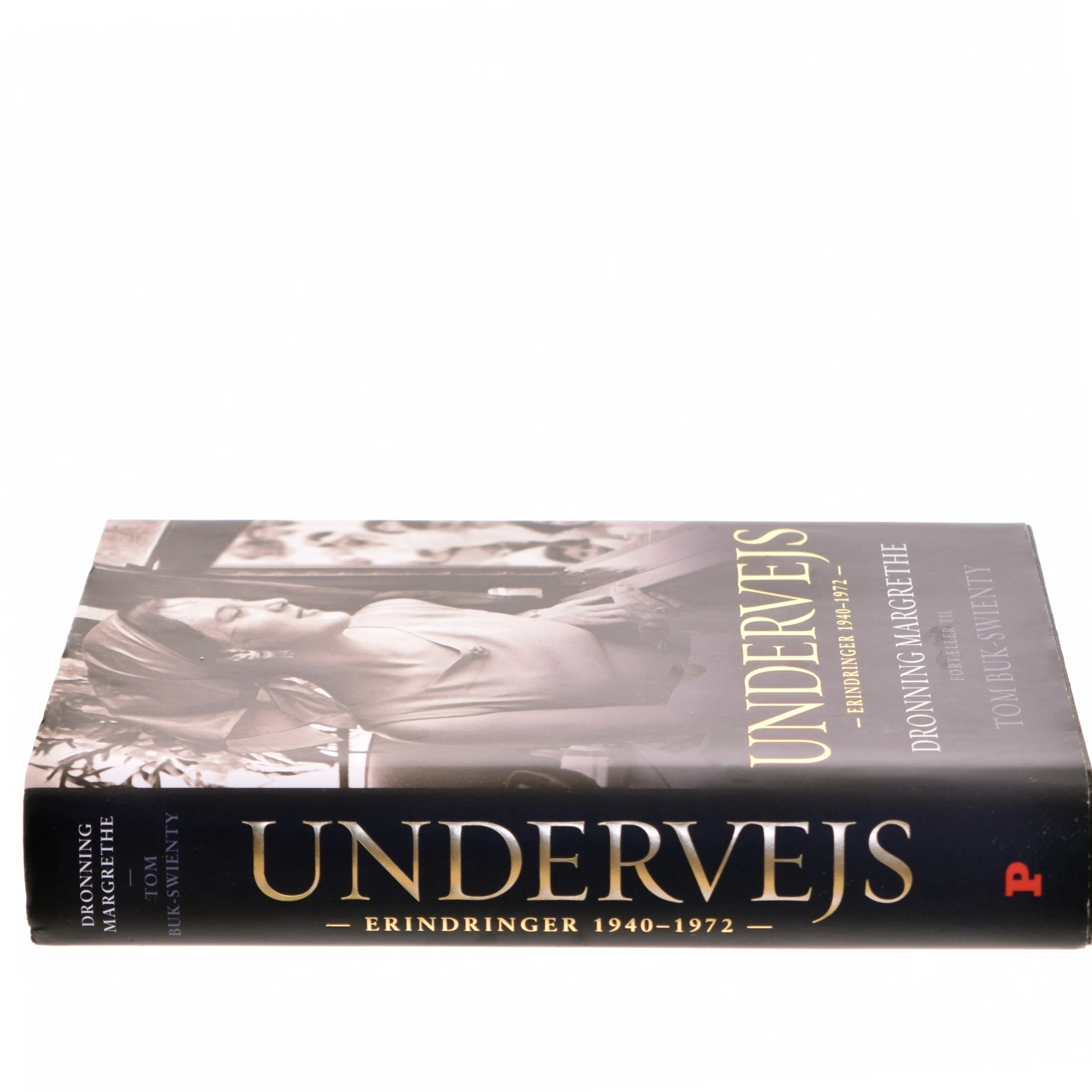 Undervejs : erindringer 1940-1972 af Margrethe II (Bog)