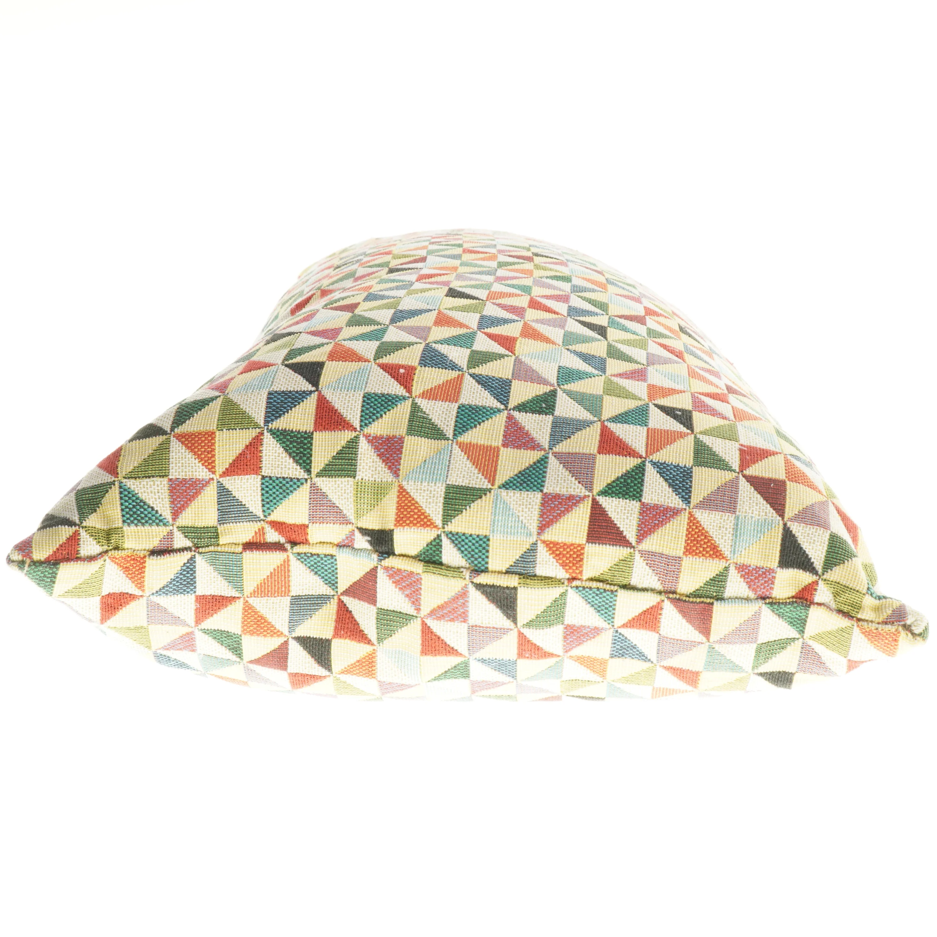 Pude med geometrisk mønster (str. 66x29 cm)