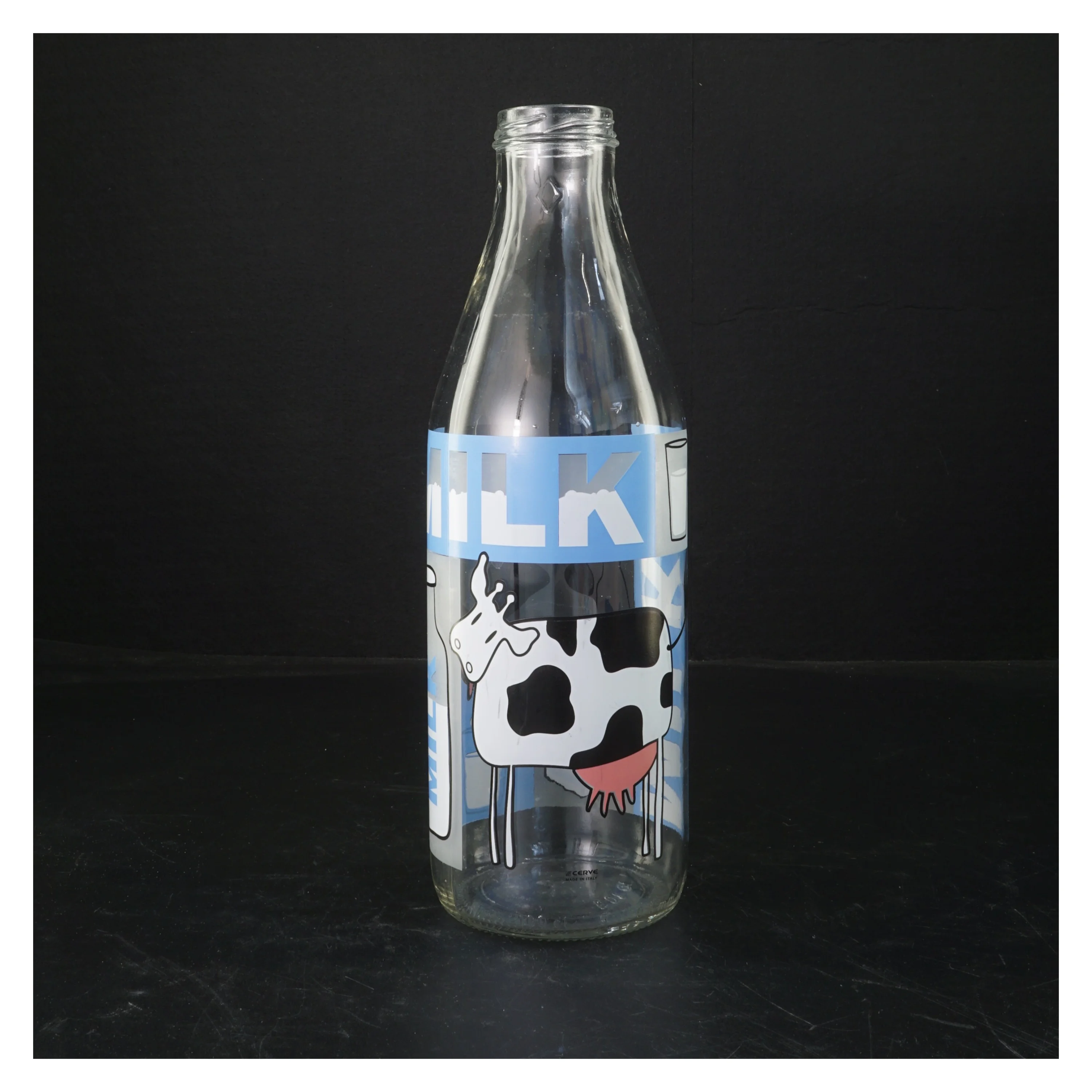 Glasflaske med ko-motiv fra Cerve (str. 26 cm)