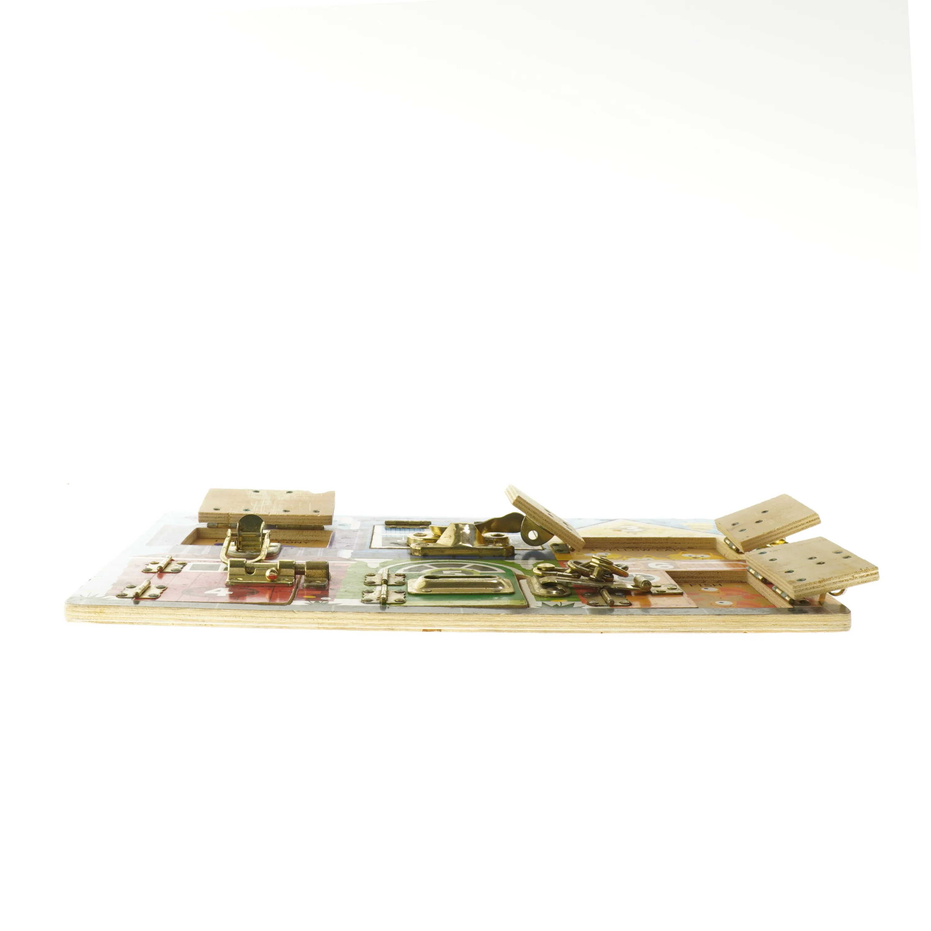 Aktivitetsbræt med låse fra Melissa & Doug (str. 29,5x39,5 cm)