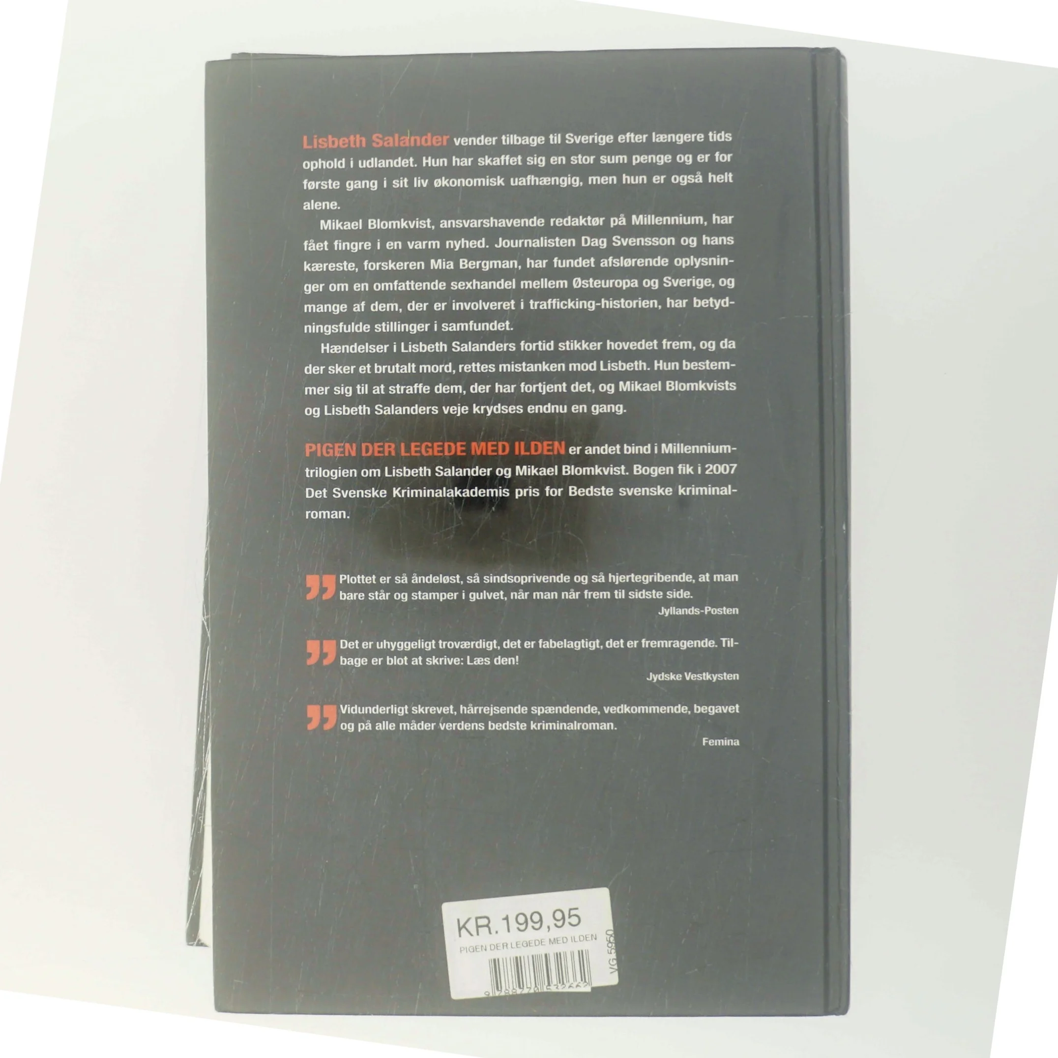 Pigen der legede med ilden af Stieg Larsson (Bog)