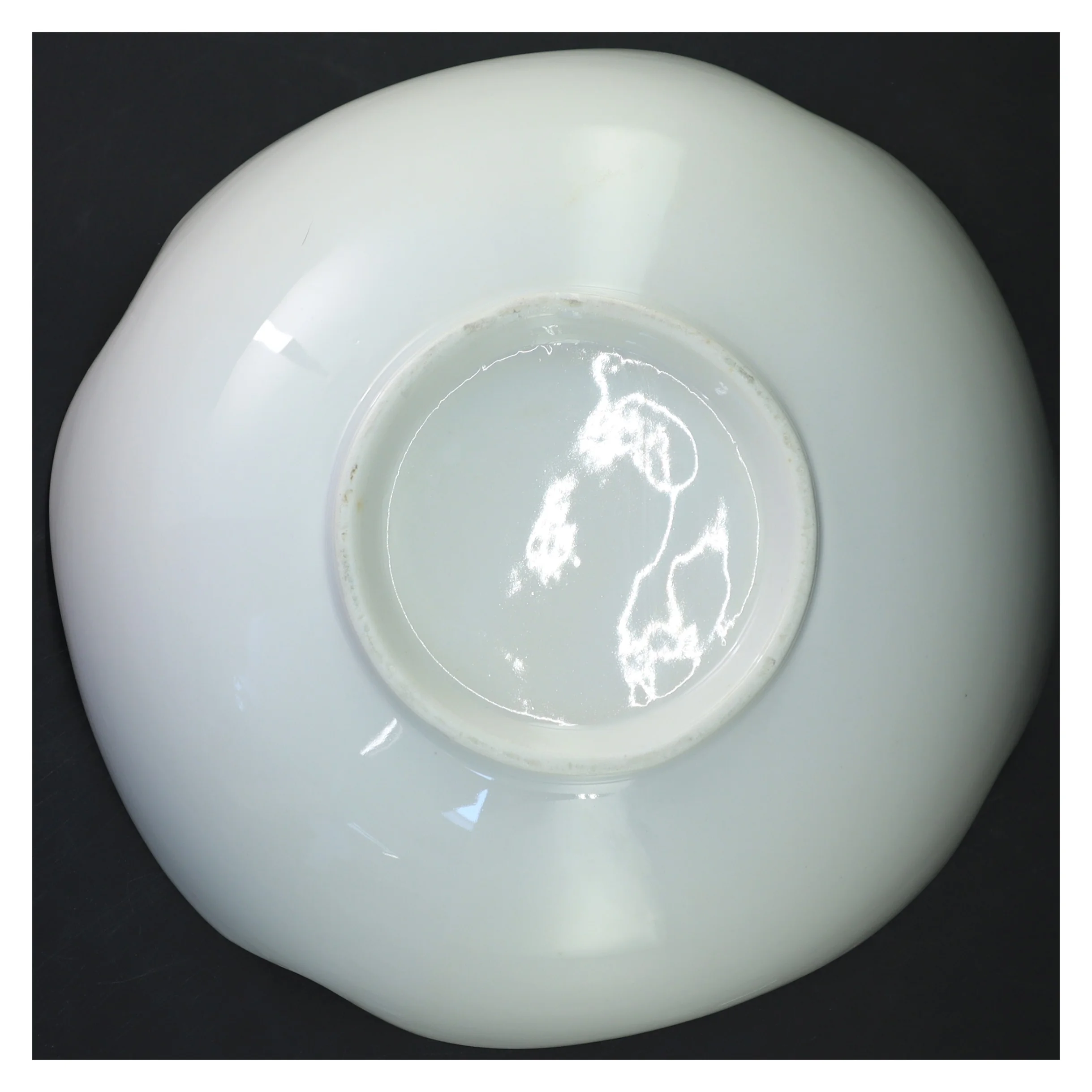 Hvid porcelænsskål (str. Ø 26x11 cm)