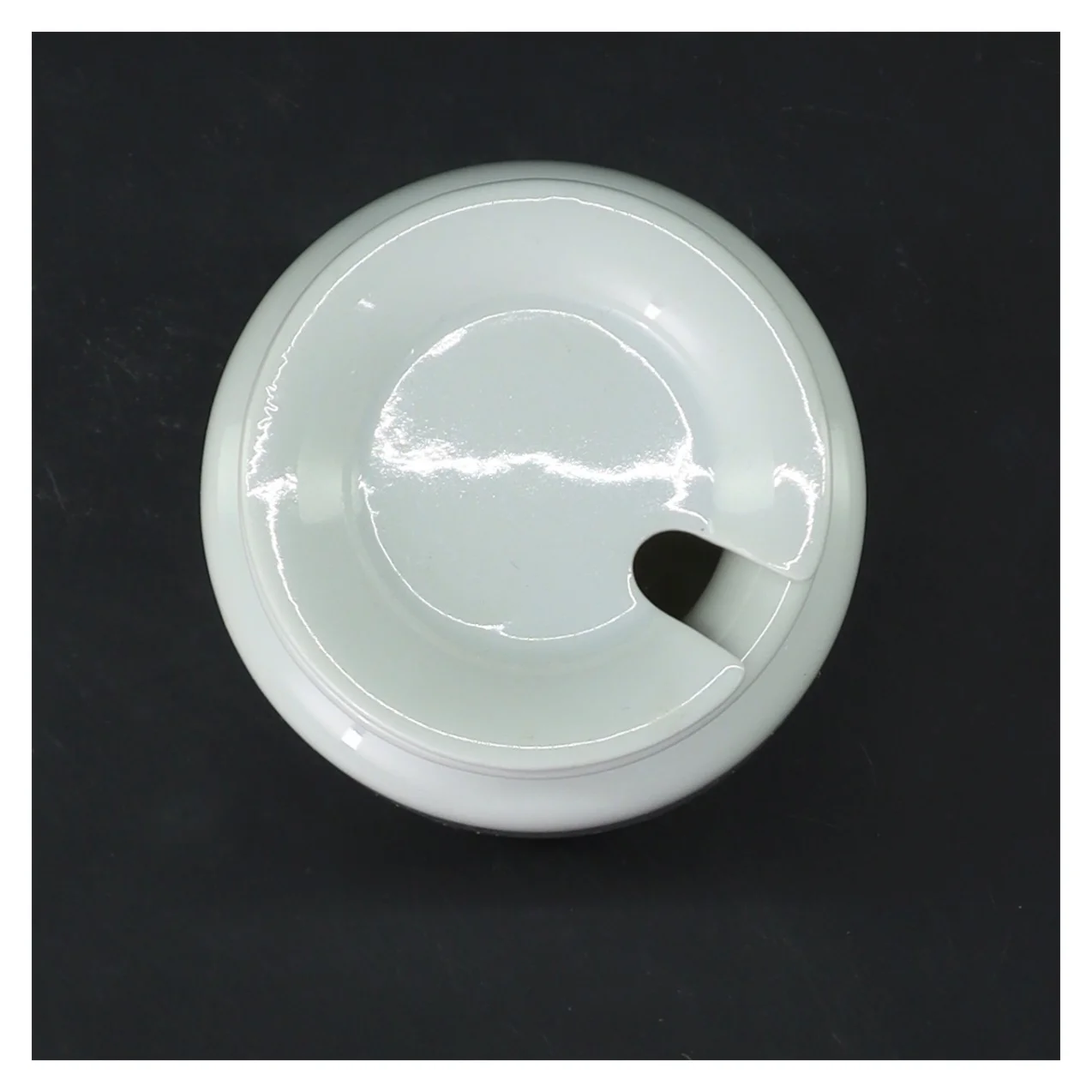 Hvid opbevaringskrukke med låg (str. 11 cm)