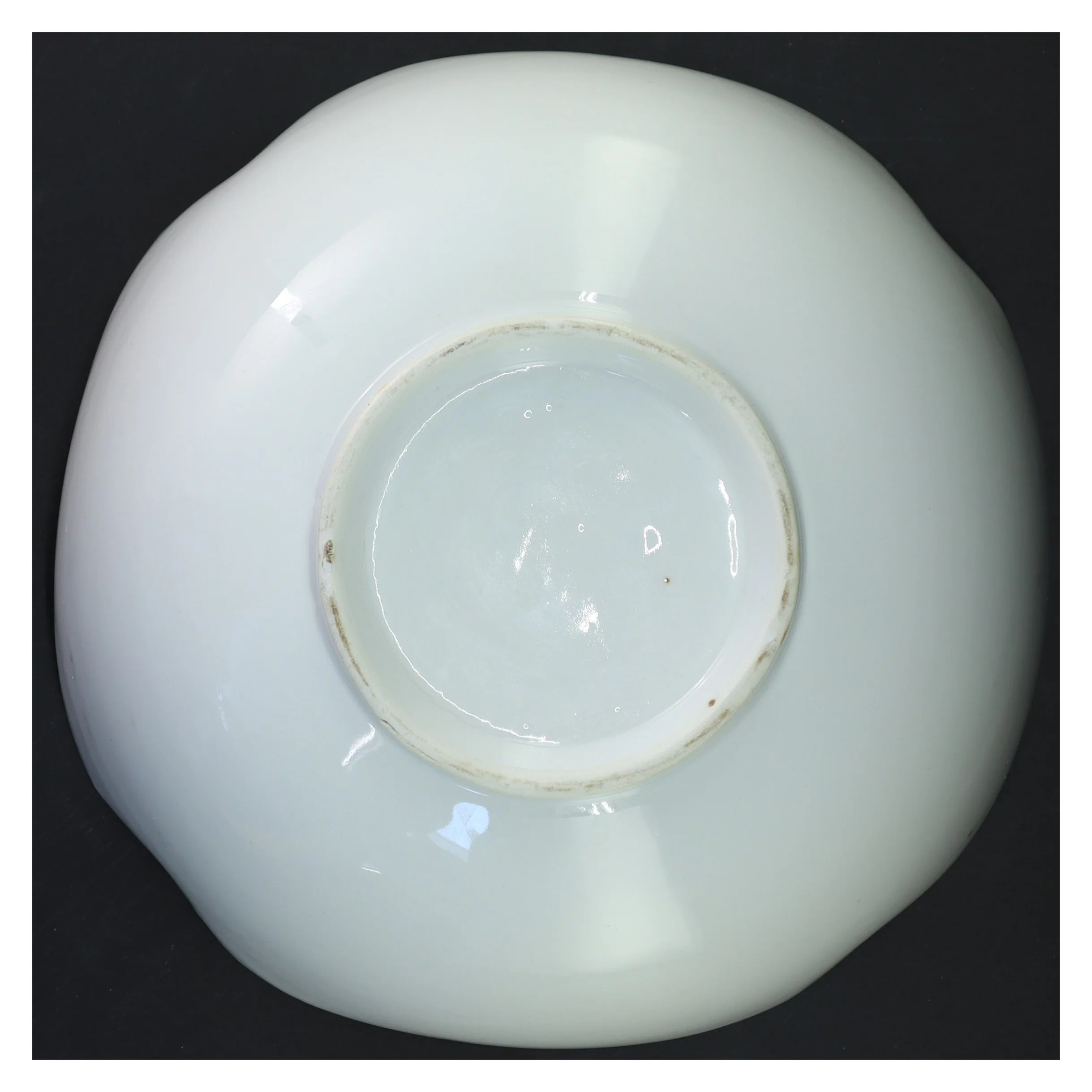 Hvid porcelænsskål (str. Ø 26x11 cm)