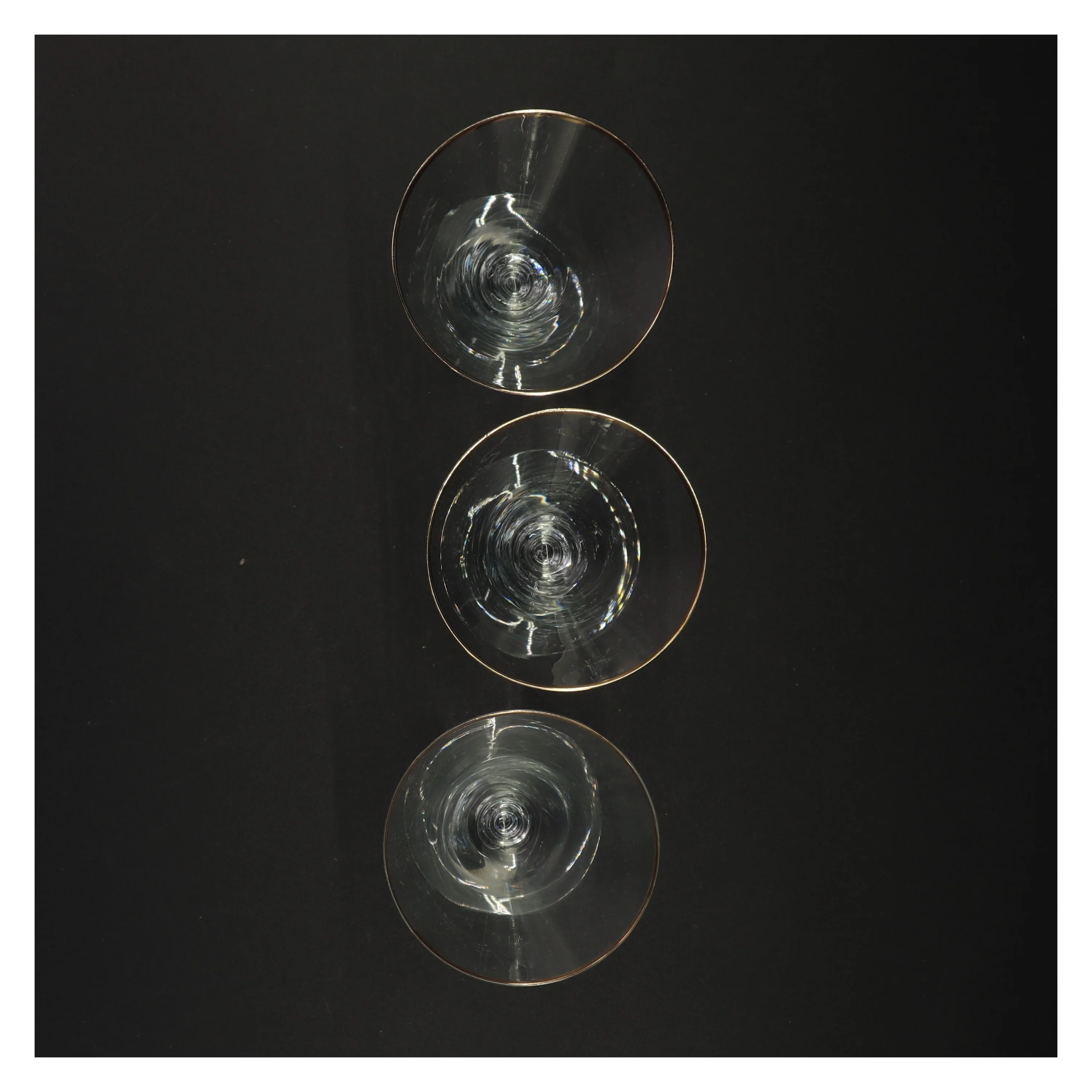 Vintageglas med guldkant (str. 13 x 9 cm)