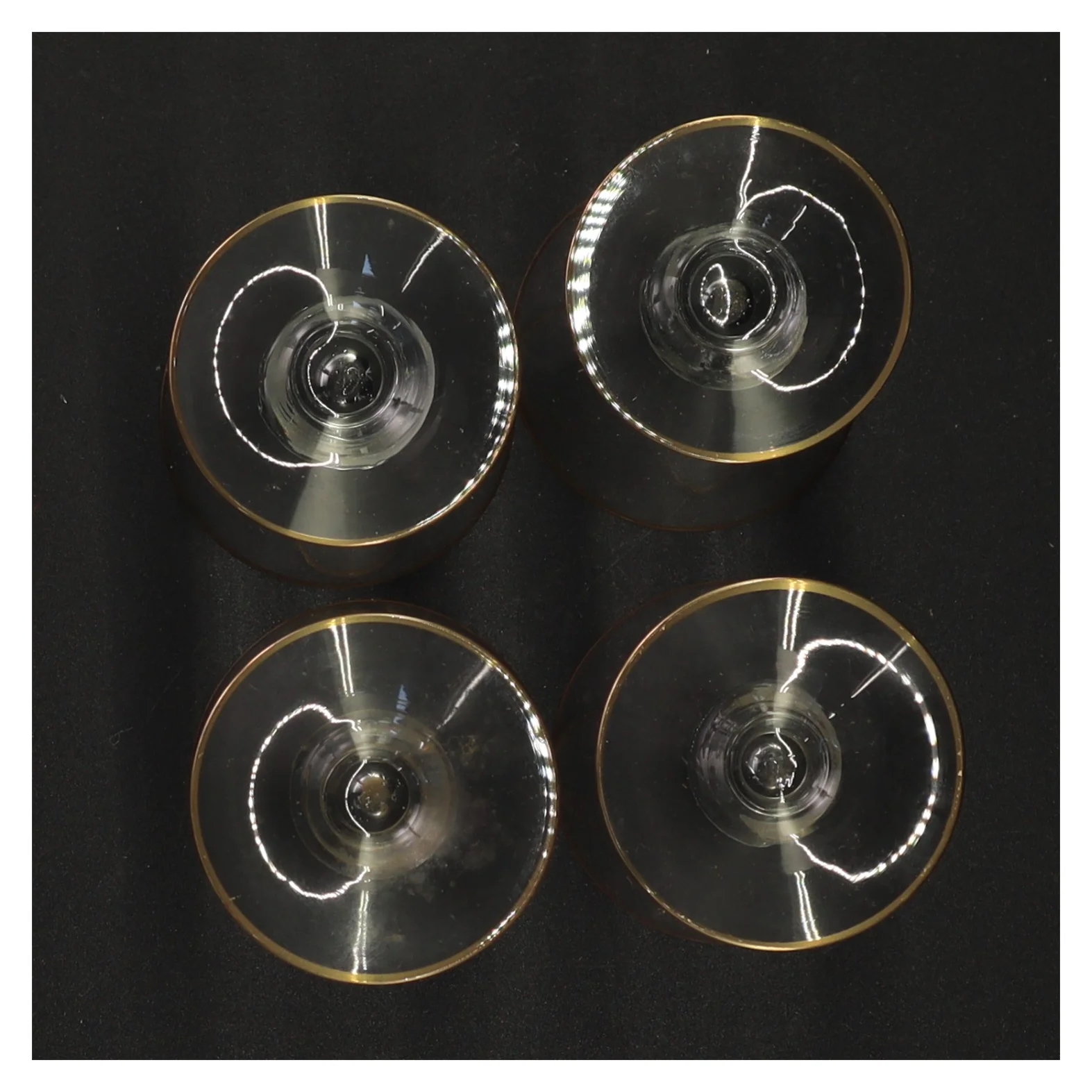 Vintageglas med guldkant (str. 10 x 6 cm)