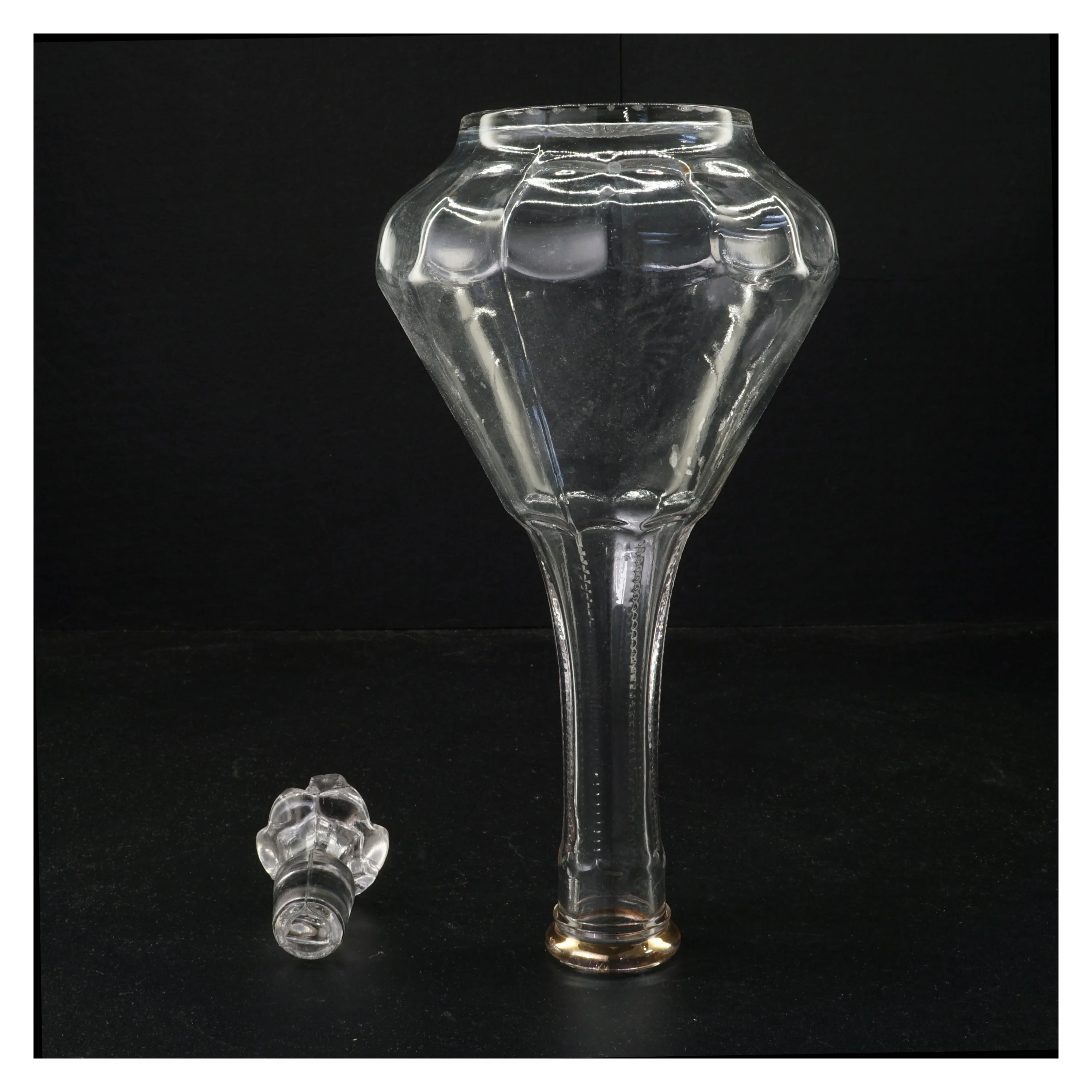 Glaskarafflel med låg