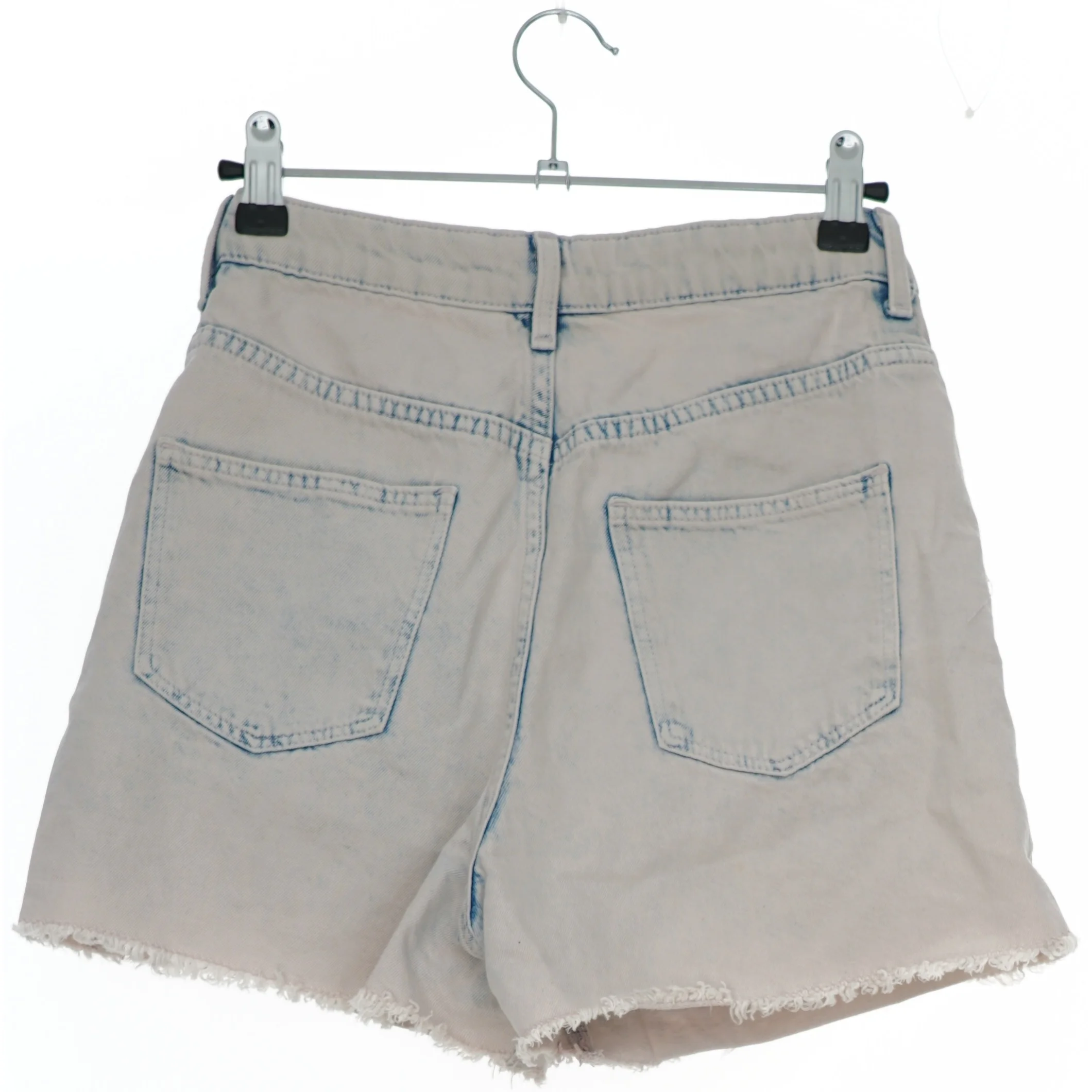 Shorts i denim-look fra H&M (str. 164)