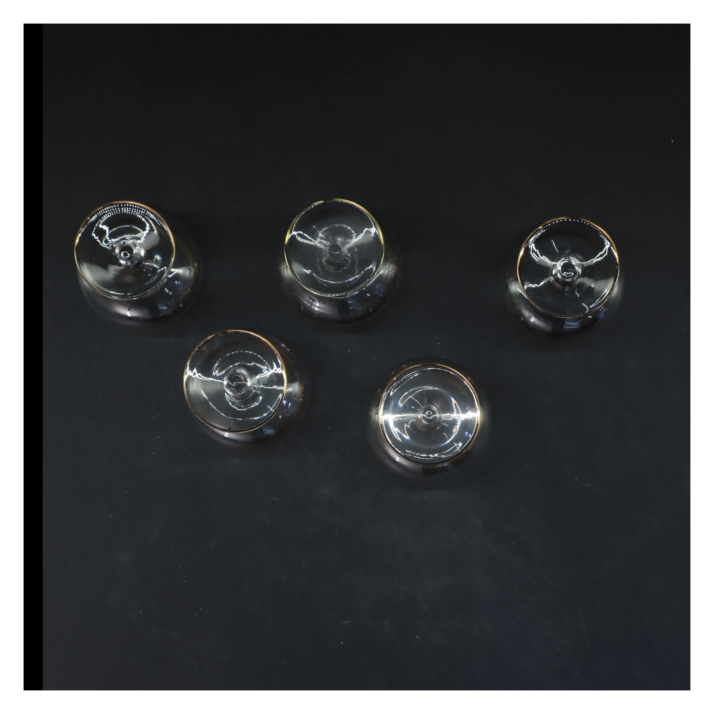 Klassiske glas med guldkant (str. 5 styk. ø. 4,5 cm. længde, 8,5 cm)