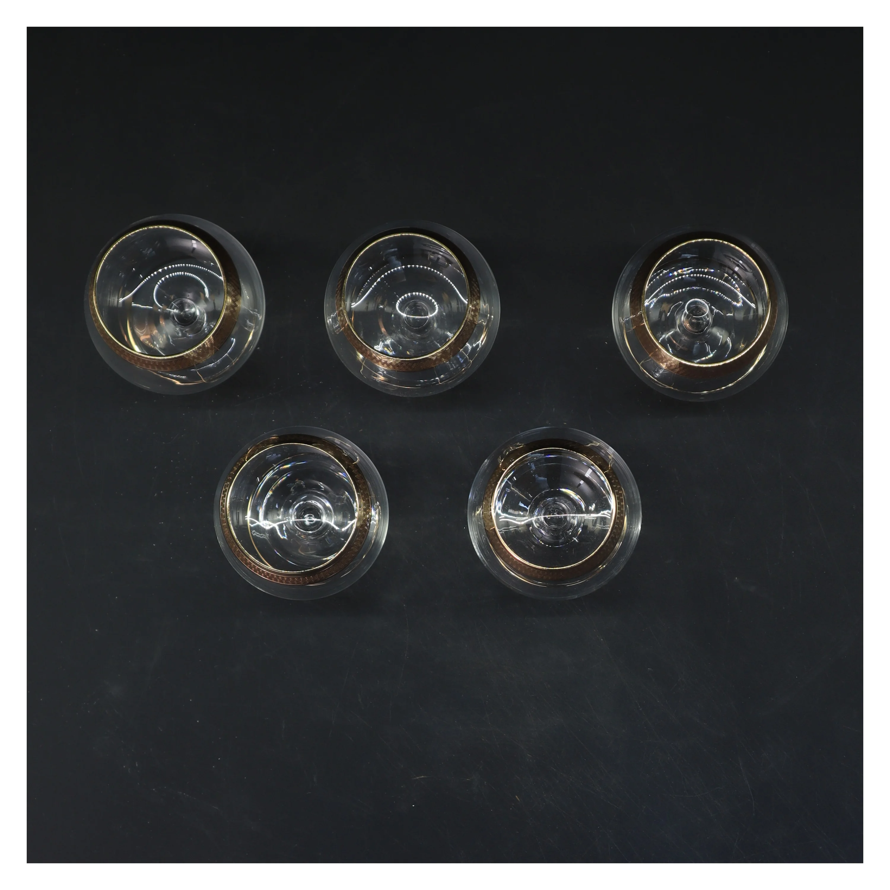 Små glas med guldkant (str. 5 styk. ø. 4,5 cm. længde. 8,5 cm)