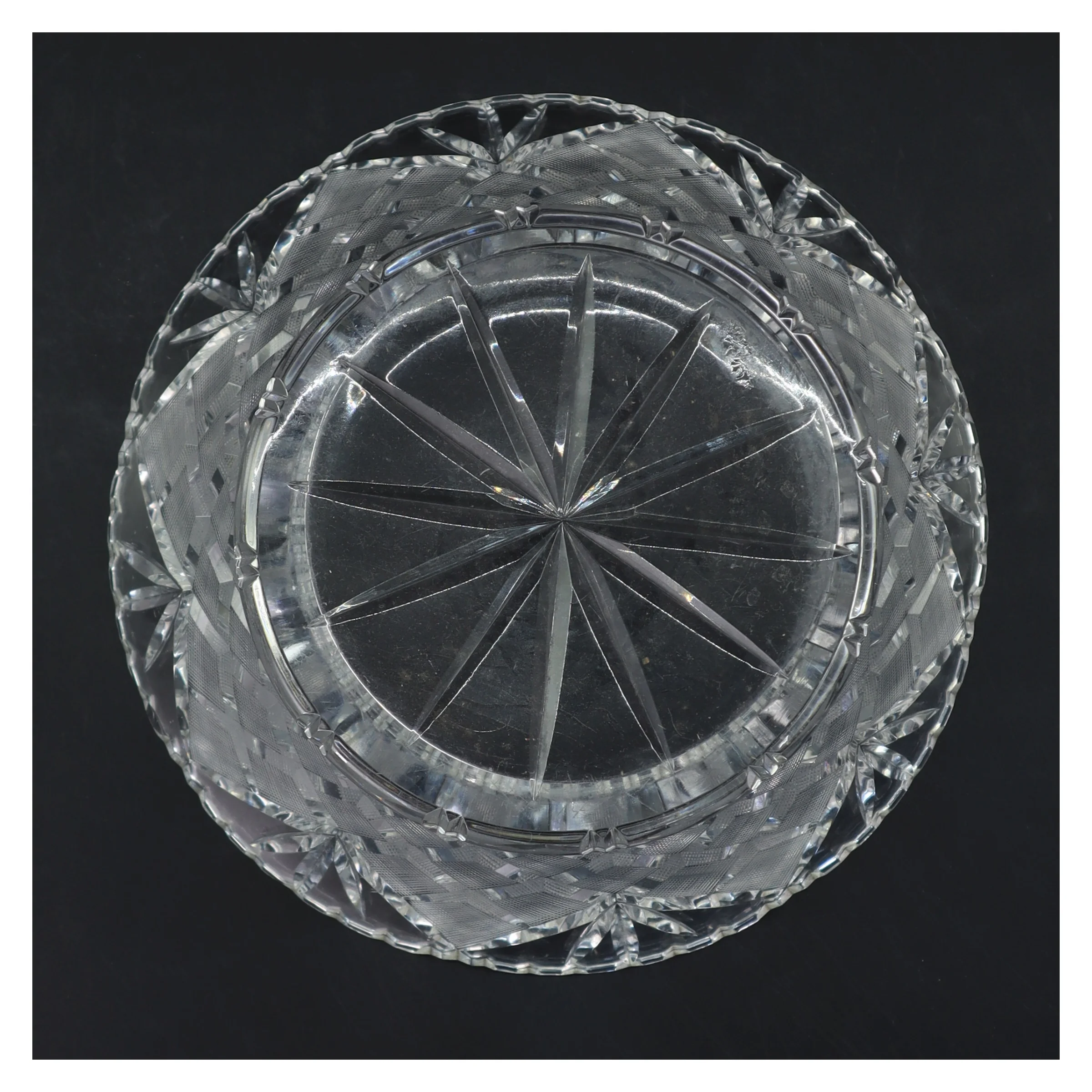 Dekorativ krystalskål (str. Ø 22 cm)