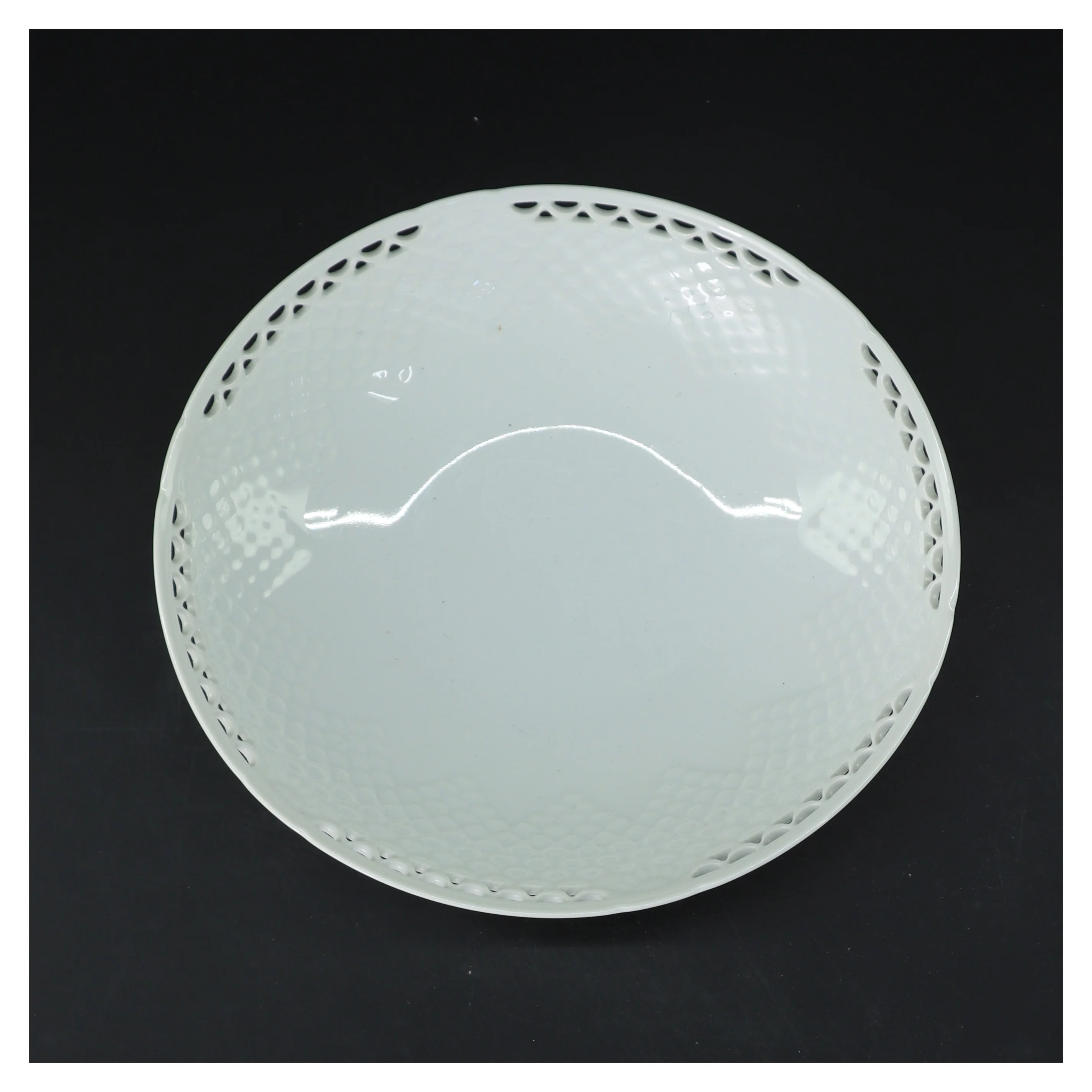 Hvid porcelænsskål på fod fra Danish Porcelain CO (str. Ø 20 cm)