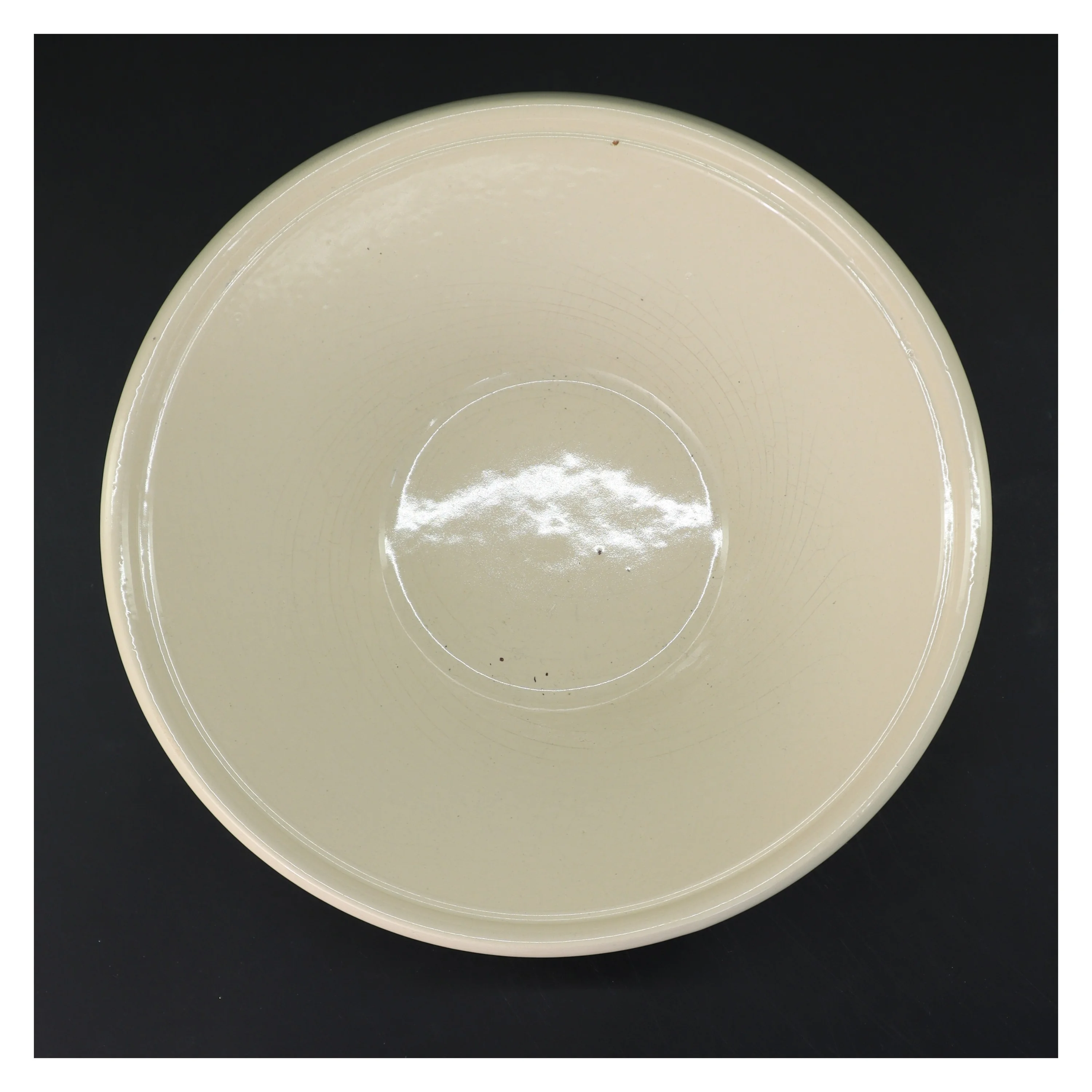 Rund skål i spansk keramikØ 26,5 cm (str. Ø 26,5 cm)