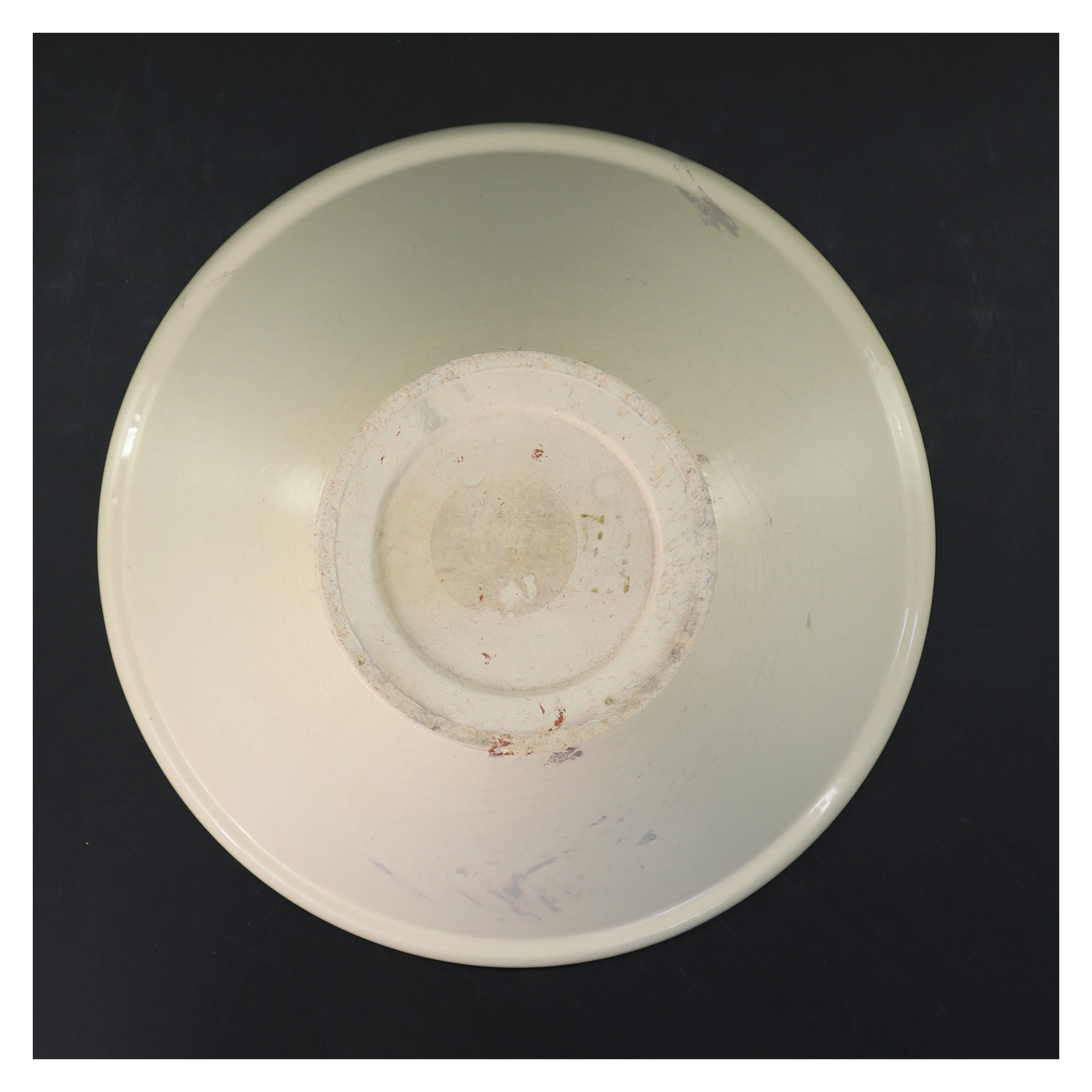 Rund skål i spansk keramikØ 26,5 cm (str. Ø 26,5 cm)