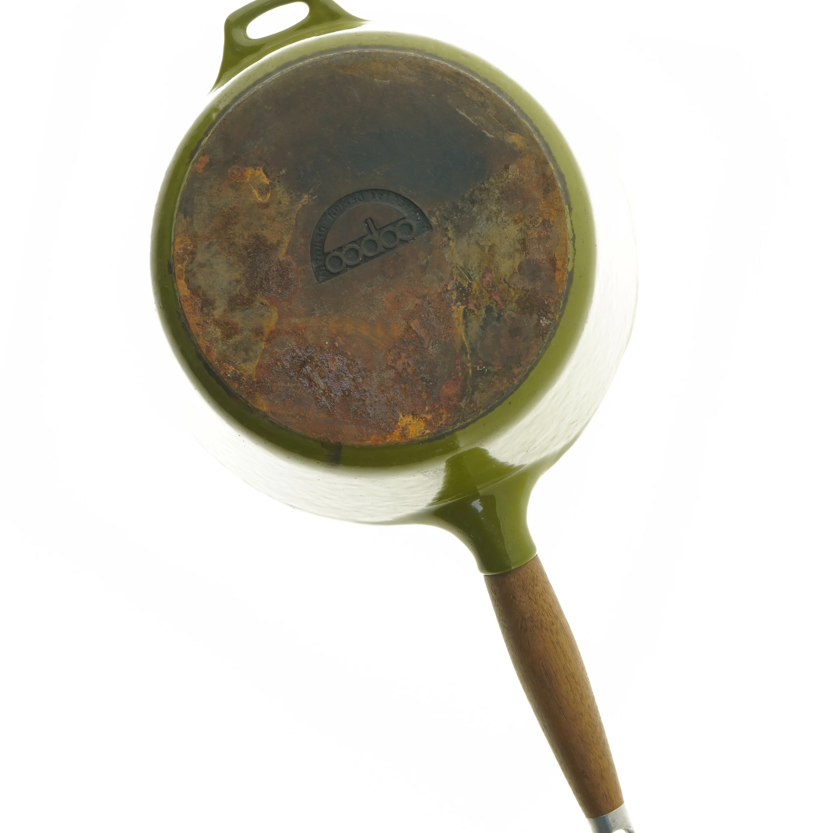 Smedejerns gryde med træhåndtag fra QODO (str. 22 cm)