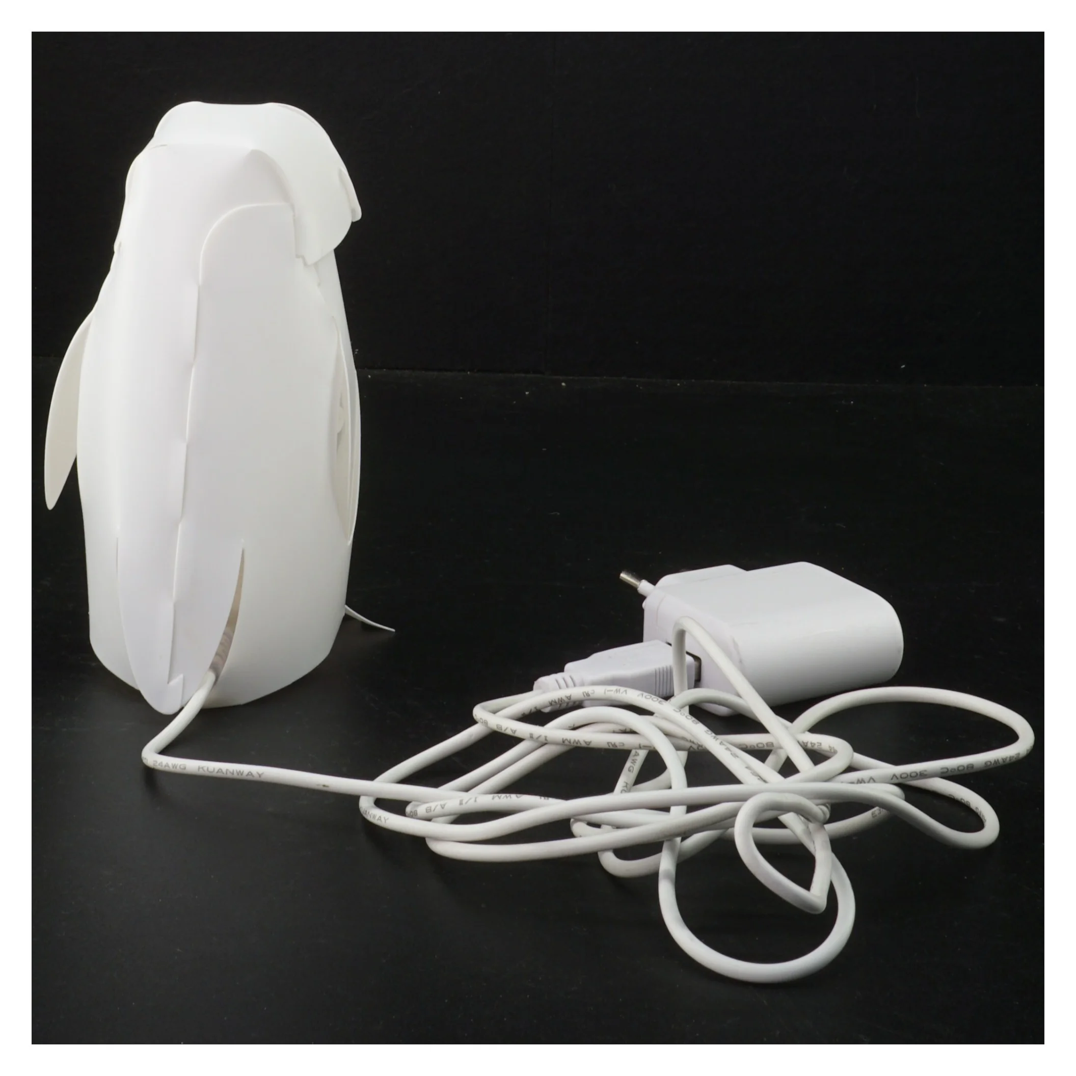 LED natlampe i form af en pingvin (str. 13 x 6 cm)