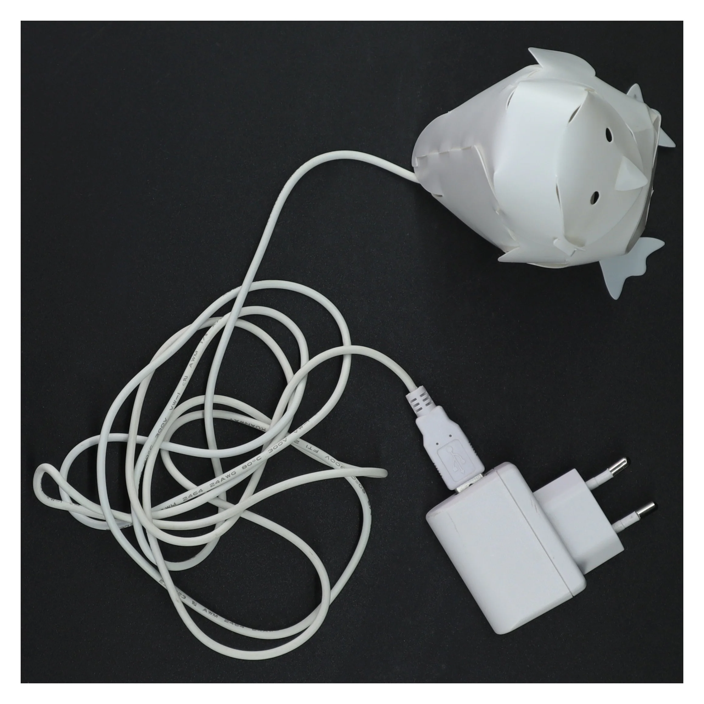 LED natlampe i form af en pingvin (str. 13 x 6 cm)