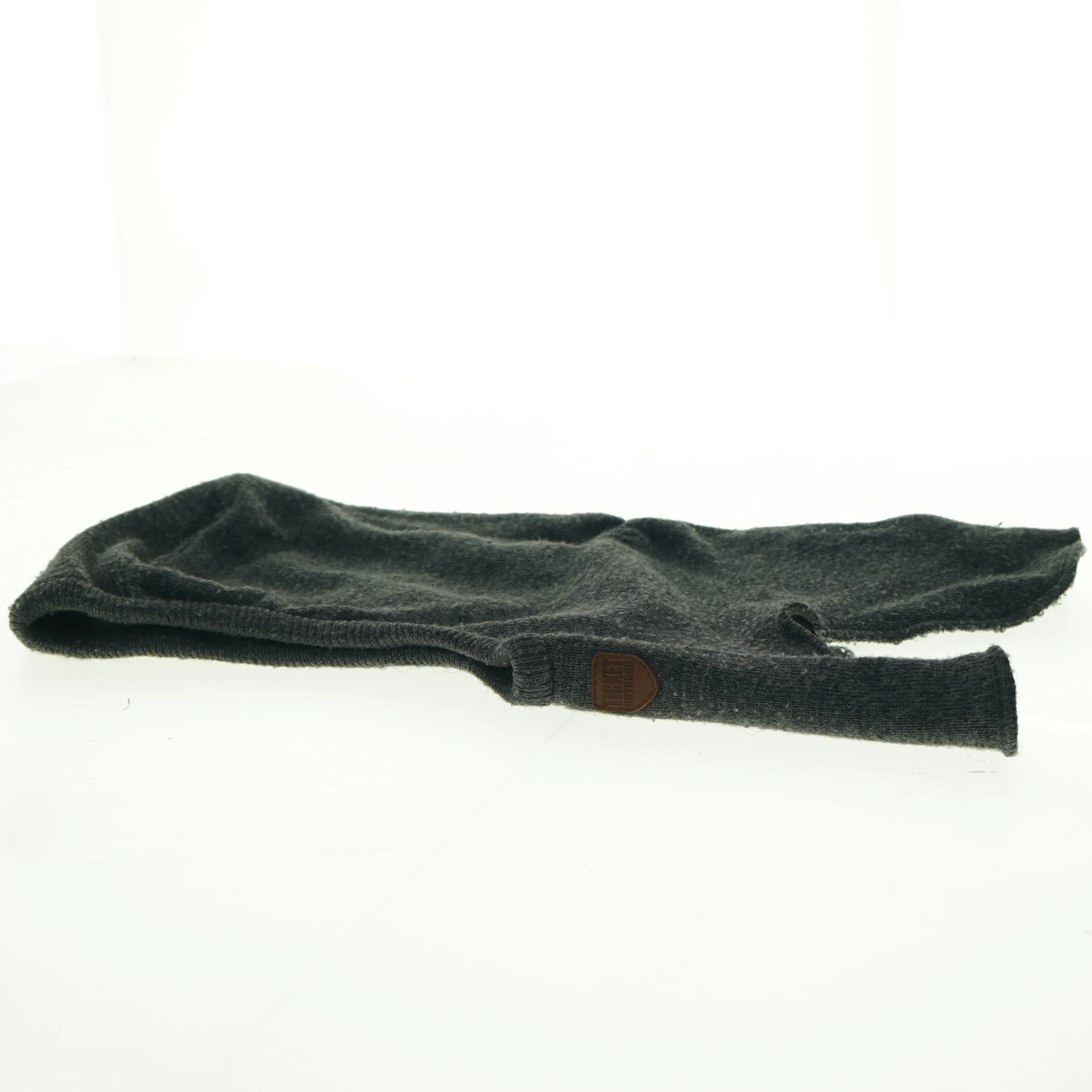 Elefant hue fra Ticket to Heaven (str. 54 til 56)