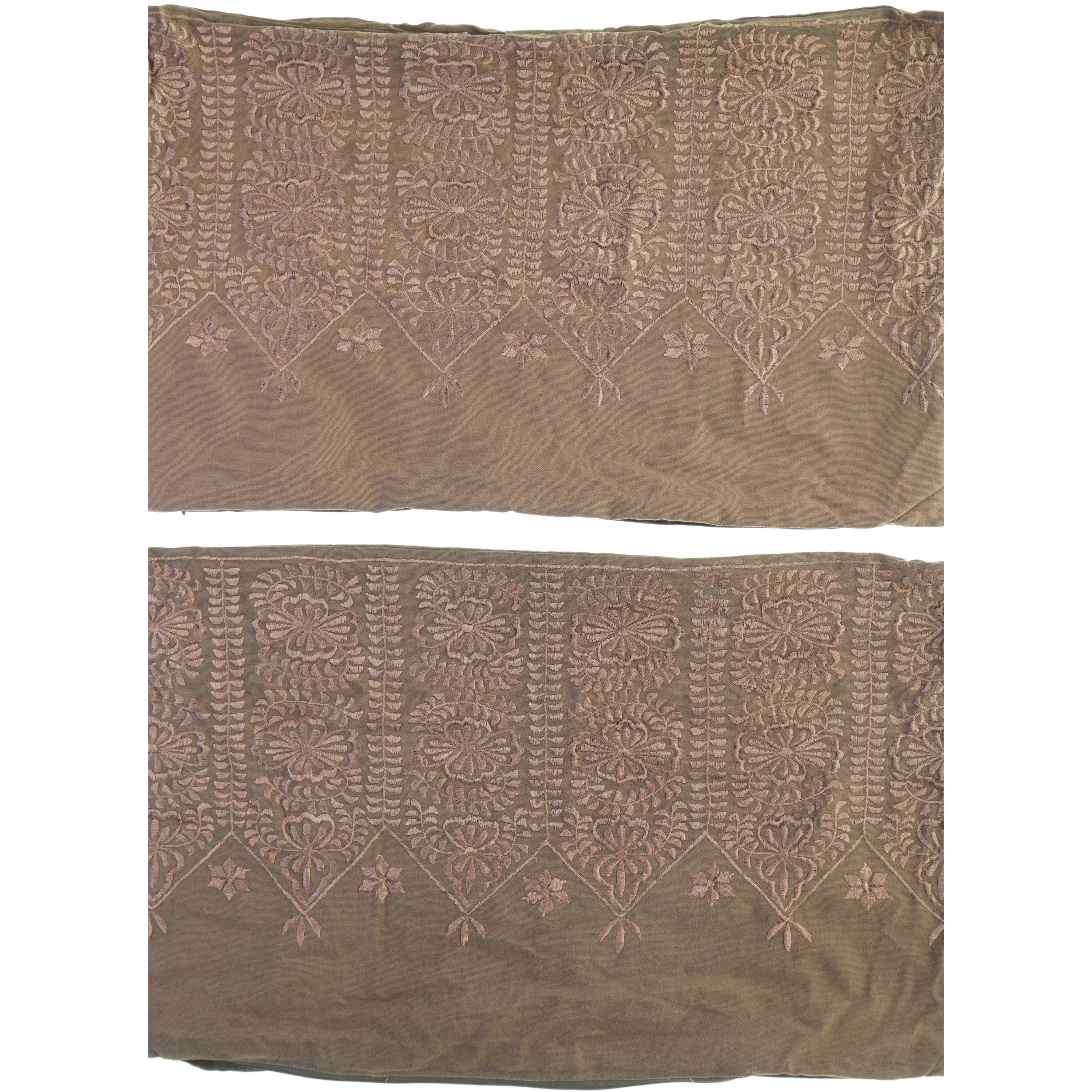 Broderet sengetæppe fra Home (str. 60. x 36 cm)