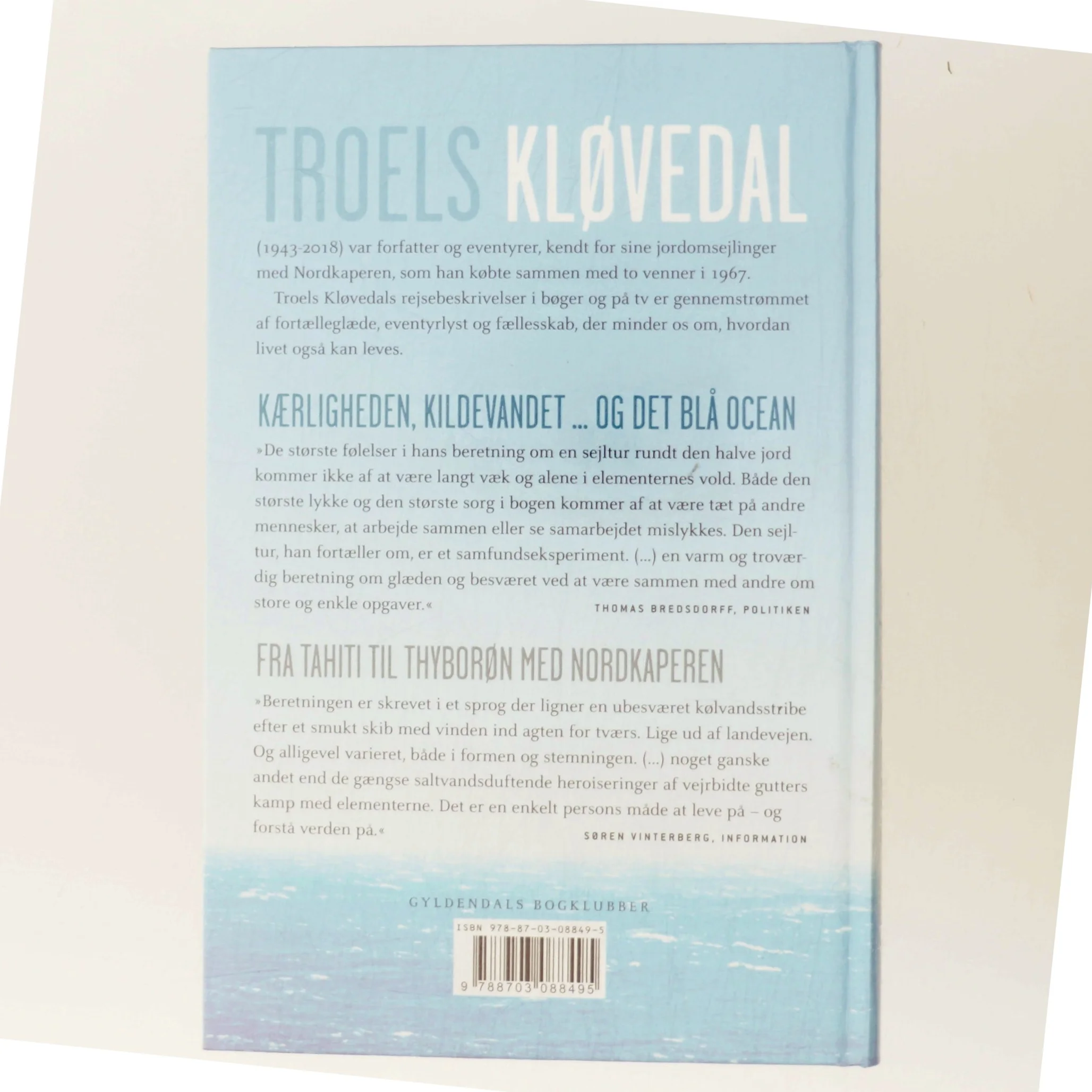 Kærligheden, kildevandet - og det blå ocean : Fra Tahiti til Thyborøn med Nordkaperen af Troels Kløvedal (Bog)