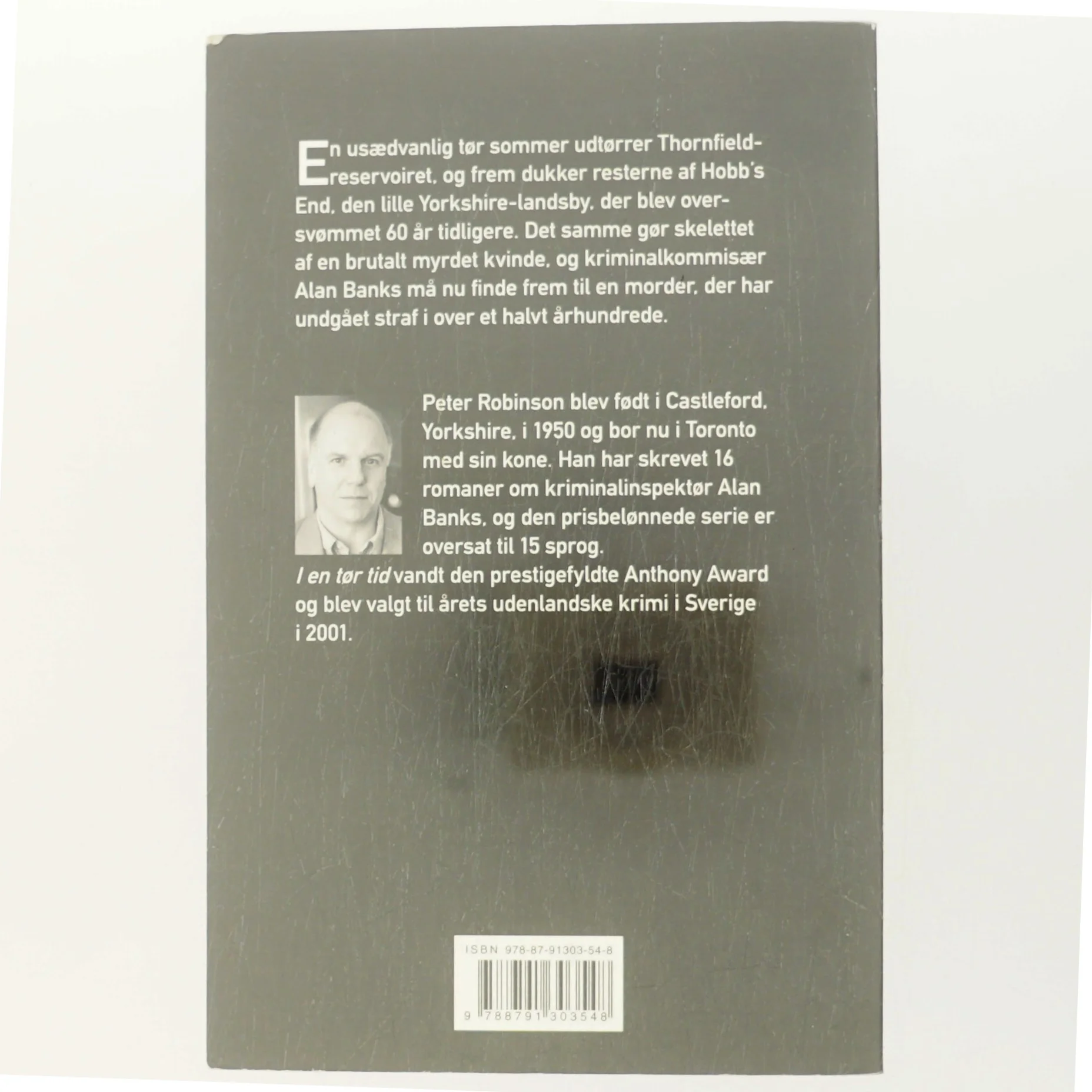 I en tør tid : kriminalroman af Peter Robinson (f. 1950) (Bog)