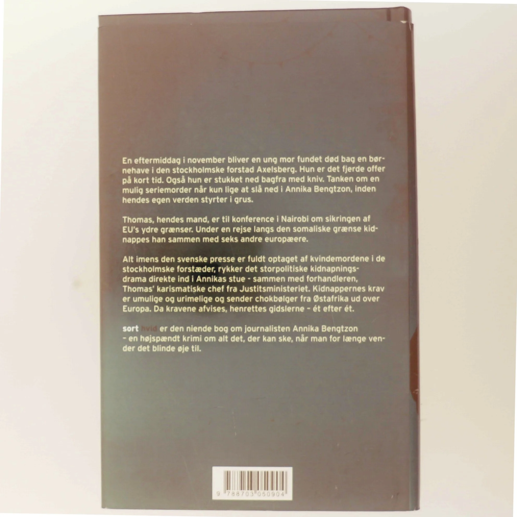 Sort hvid : krimi af Liza Marklund (Bog)